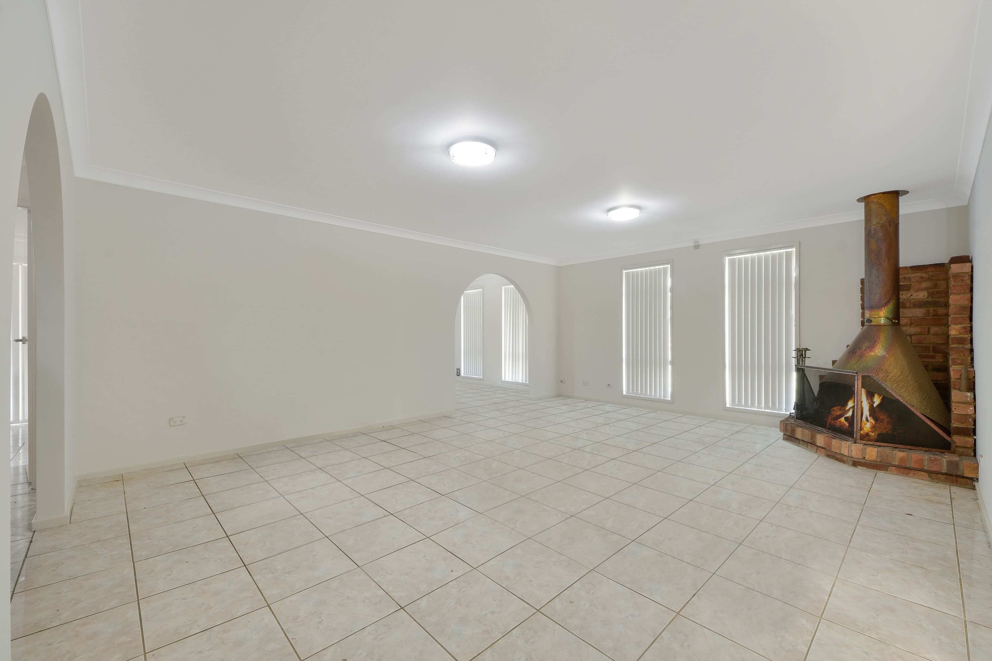 19 Guernsey Avenue, Minto - Thumbnail 2