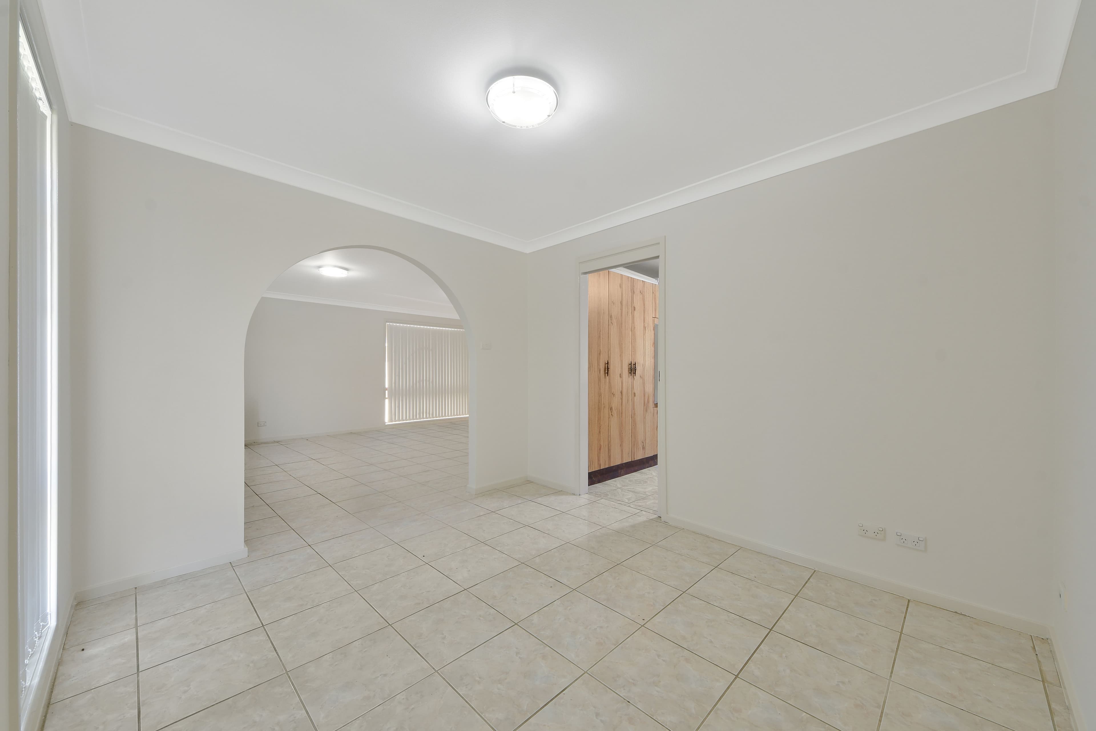 19 Guernsey Avenue, Minto - Thumbnail 3