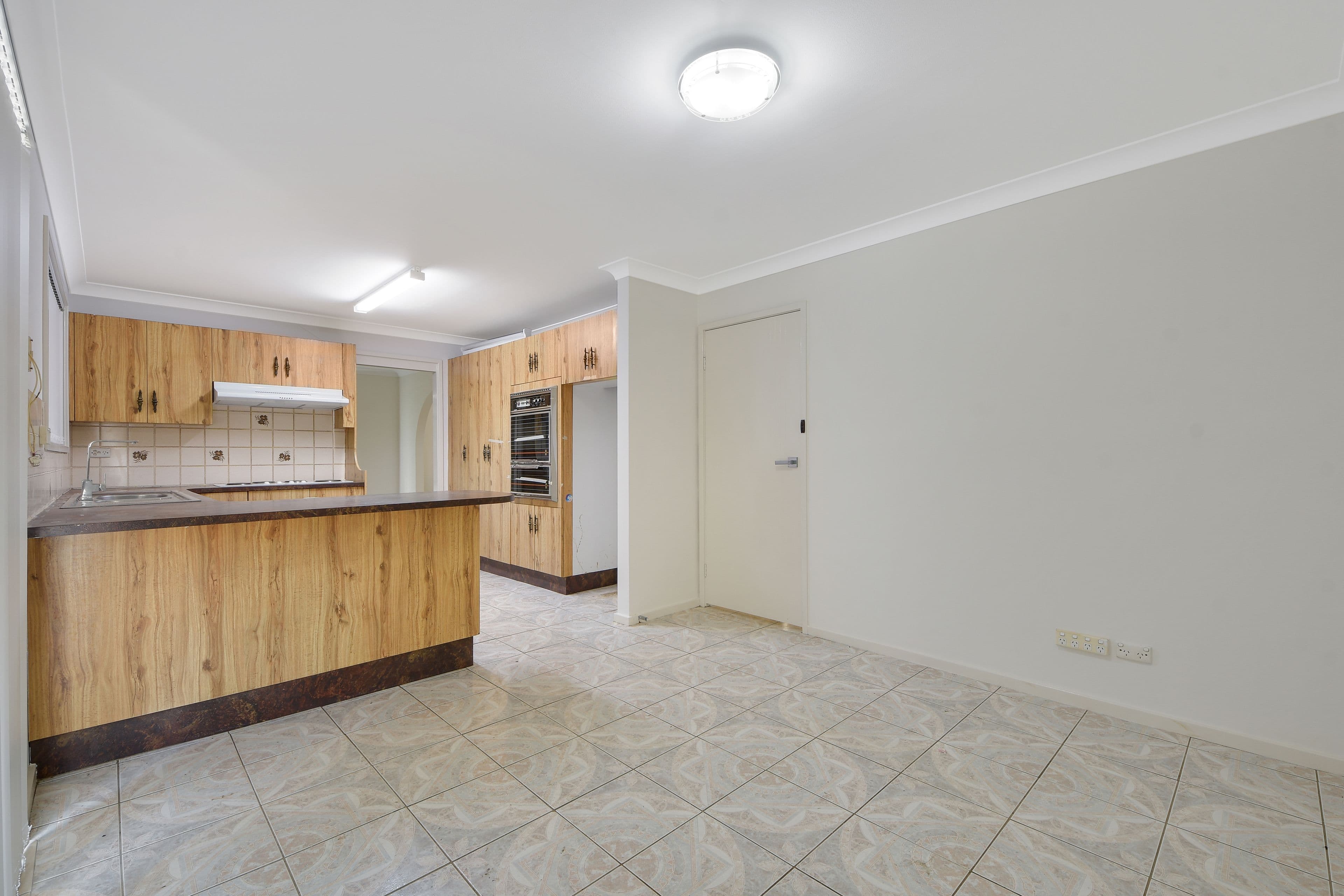 19 Guernsey Avenue, Minto - Thumbnail 5