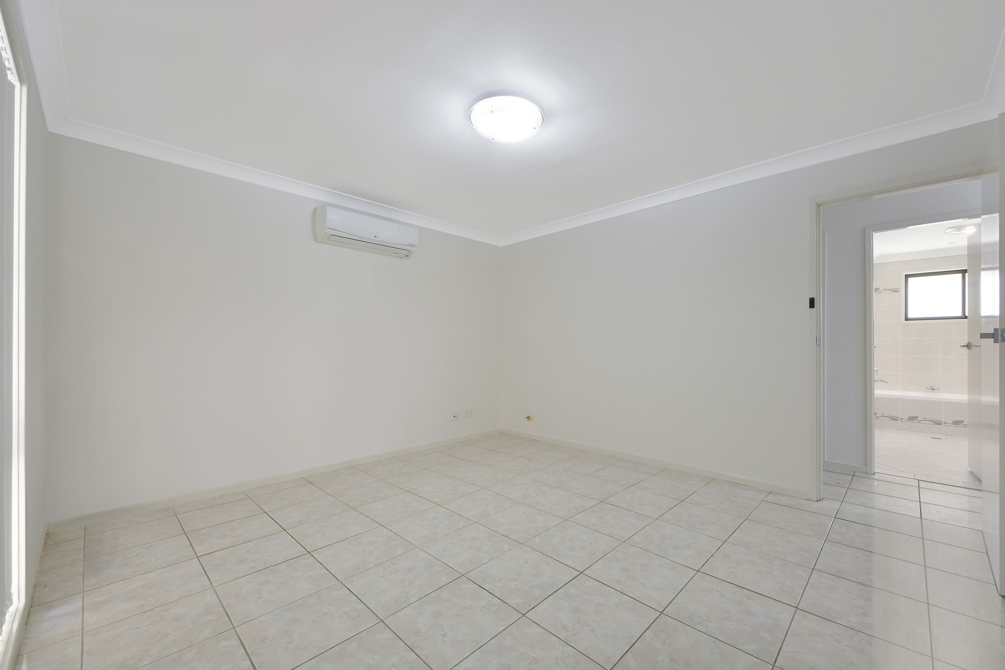 19 Guernsey Avenue, Minto - Thumbnail 6