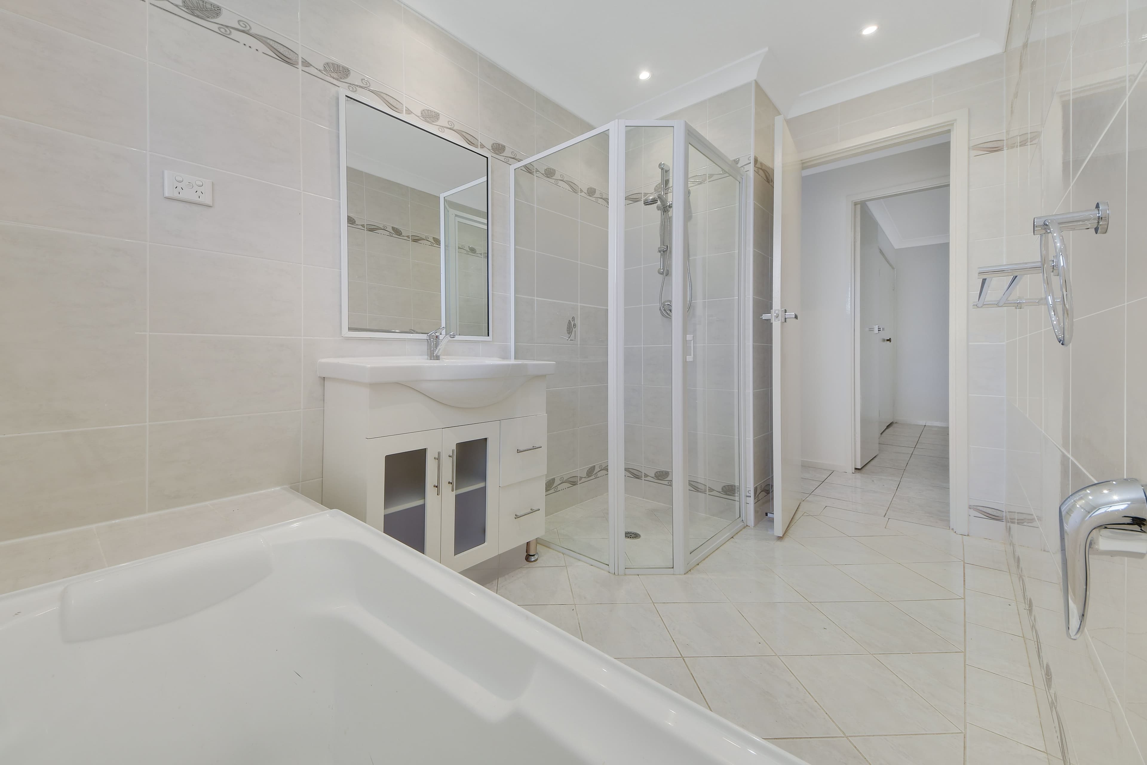 19 Guernsey Avenue, Minto - Thumbnail 8