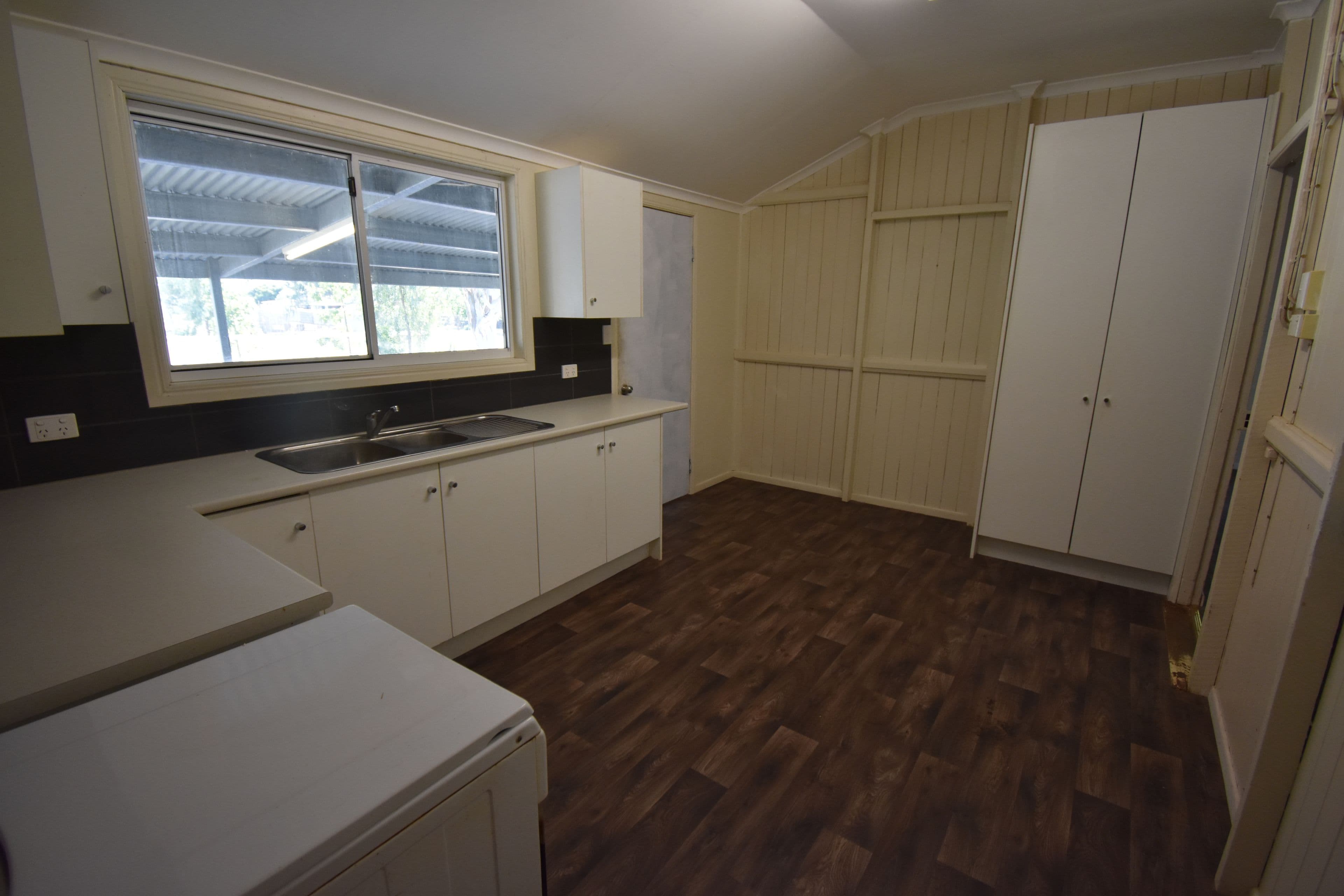 54 Willow Street, Barcaldine QLD 4725, Barcaldine - Thumbnail 4