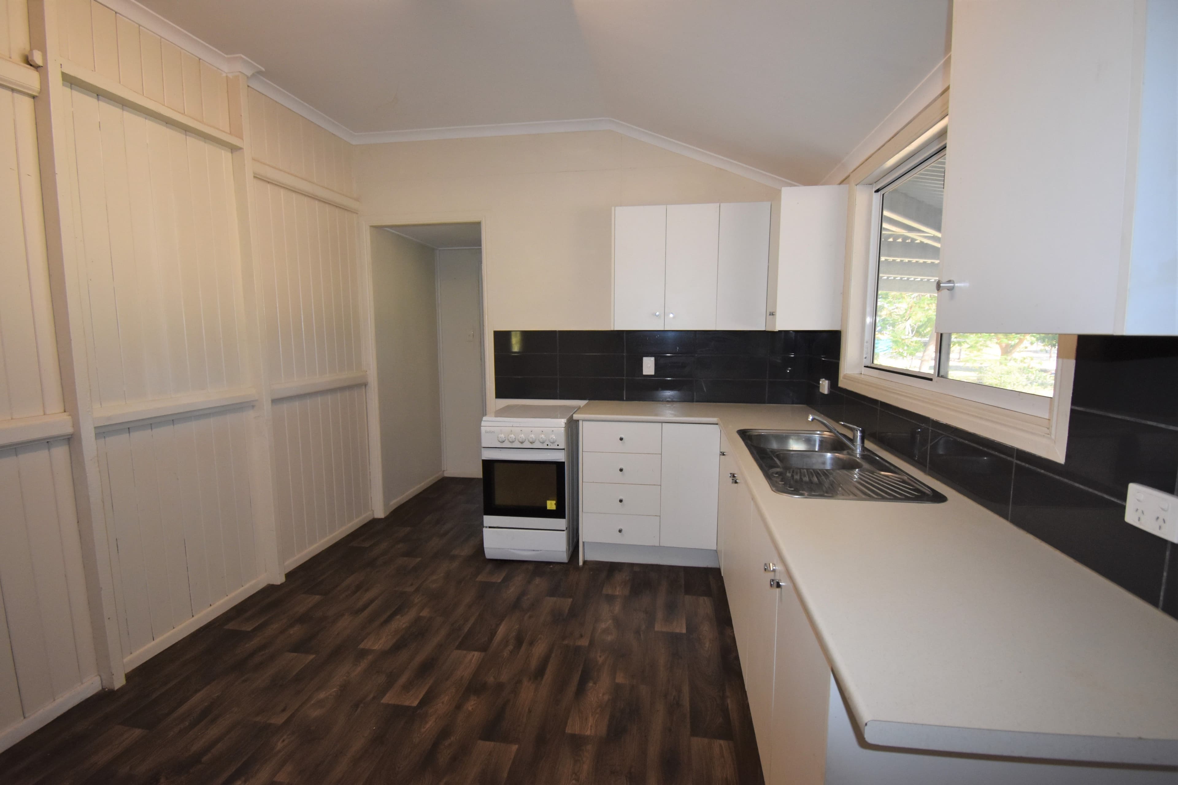 54 Willow Street, Barcaldine QLD 4725, Barcaldine - Thumbnail 5
