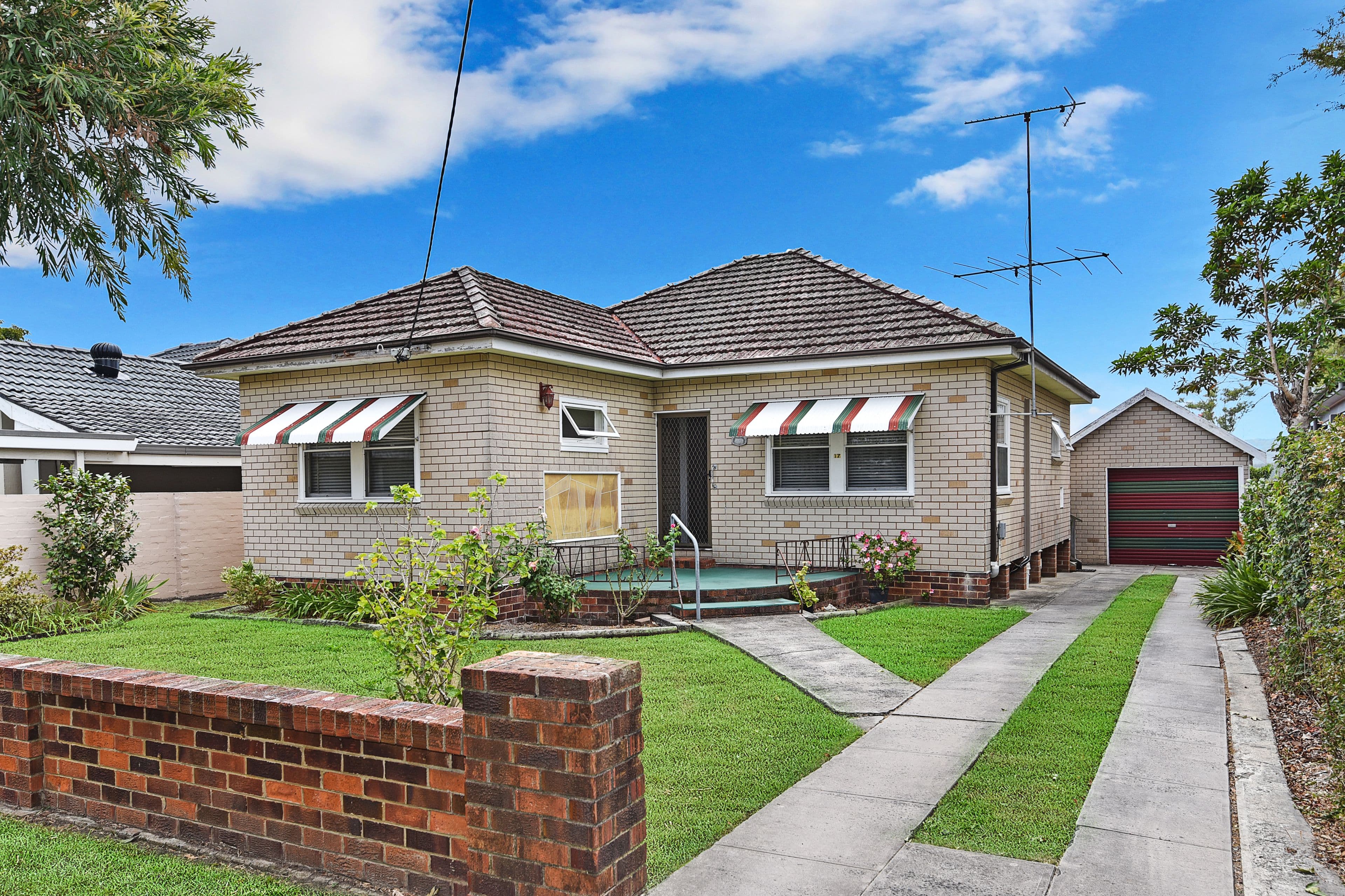 17 Eulalia Avenue, Point Frederick - Image 1