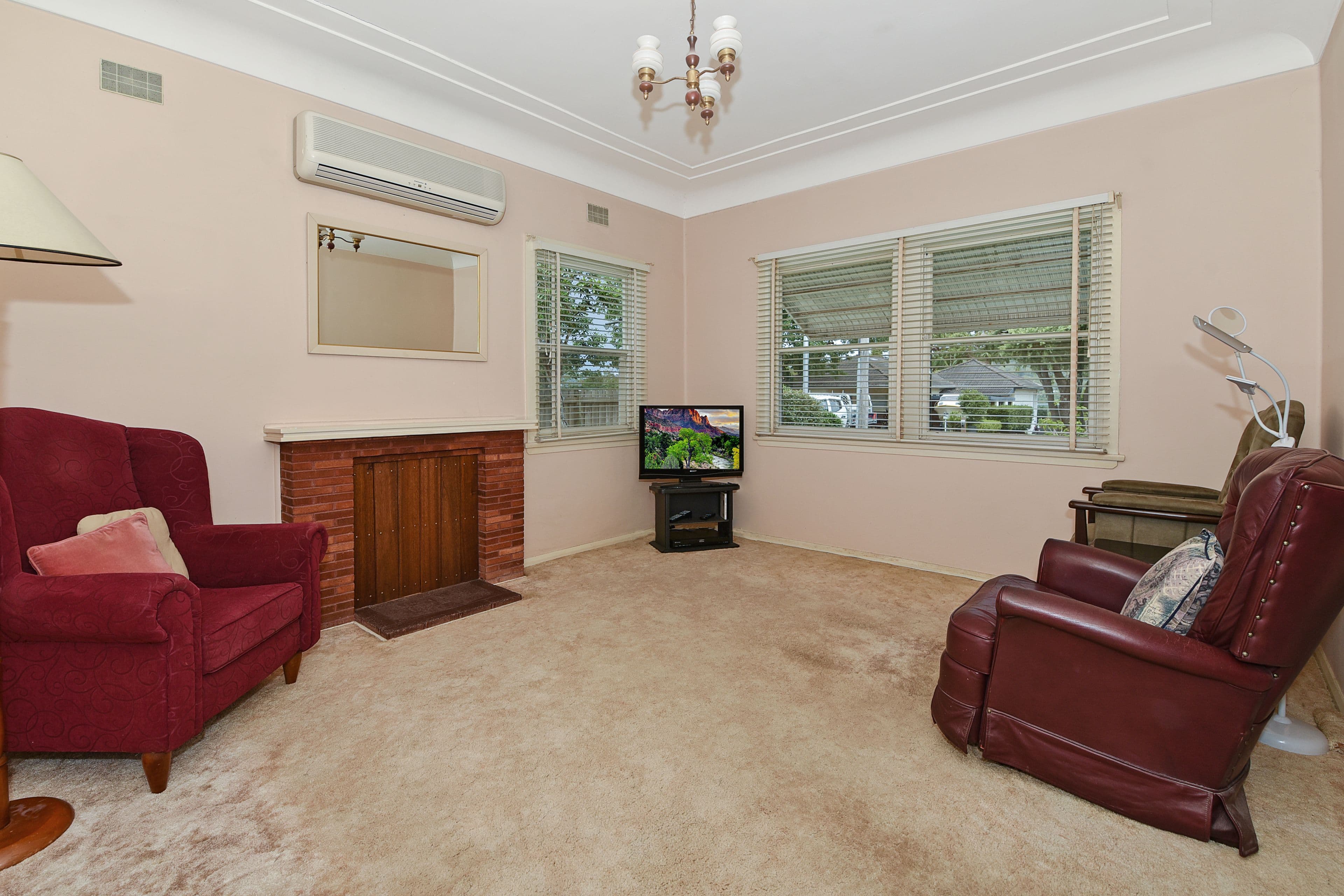 17 Eulalia Avenue, Point Frederick - Thumbnail 2