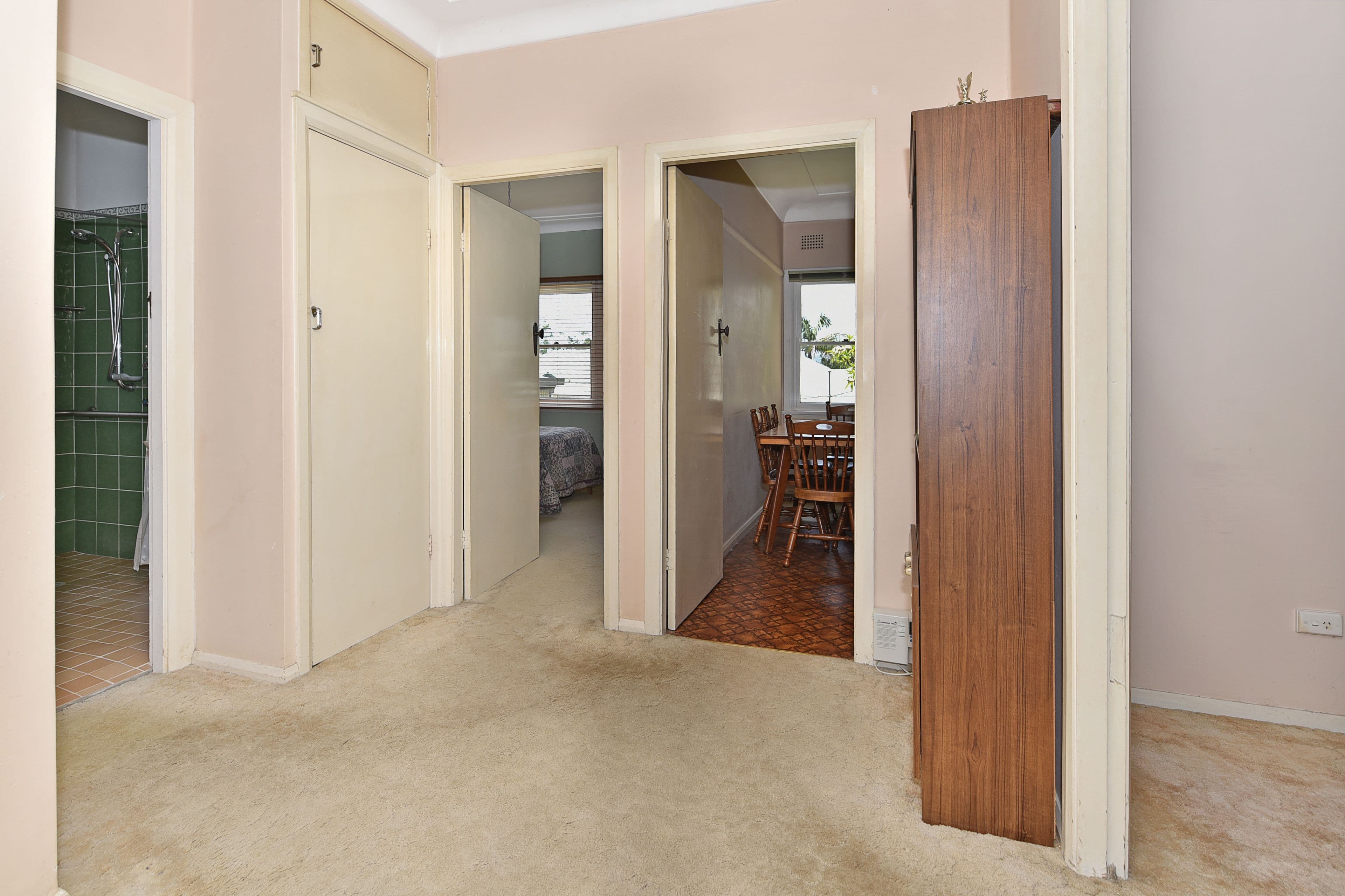 17 Eulalia Avenue, Point Frederick - Thumbnail 5