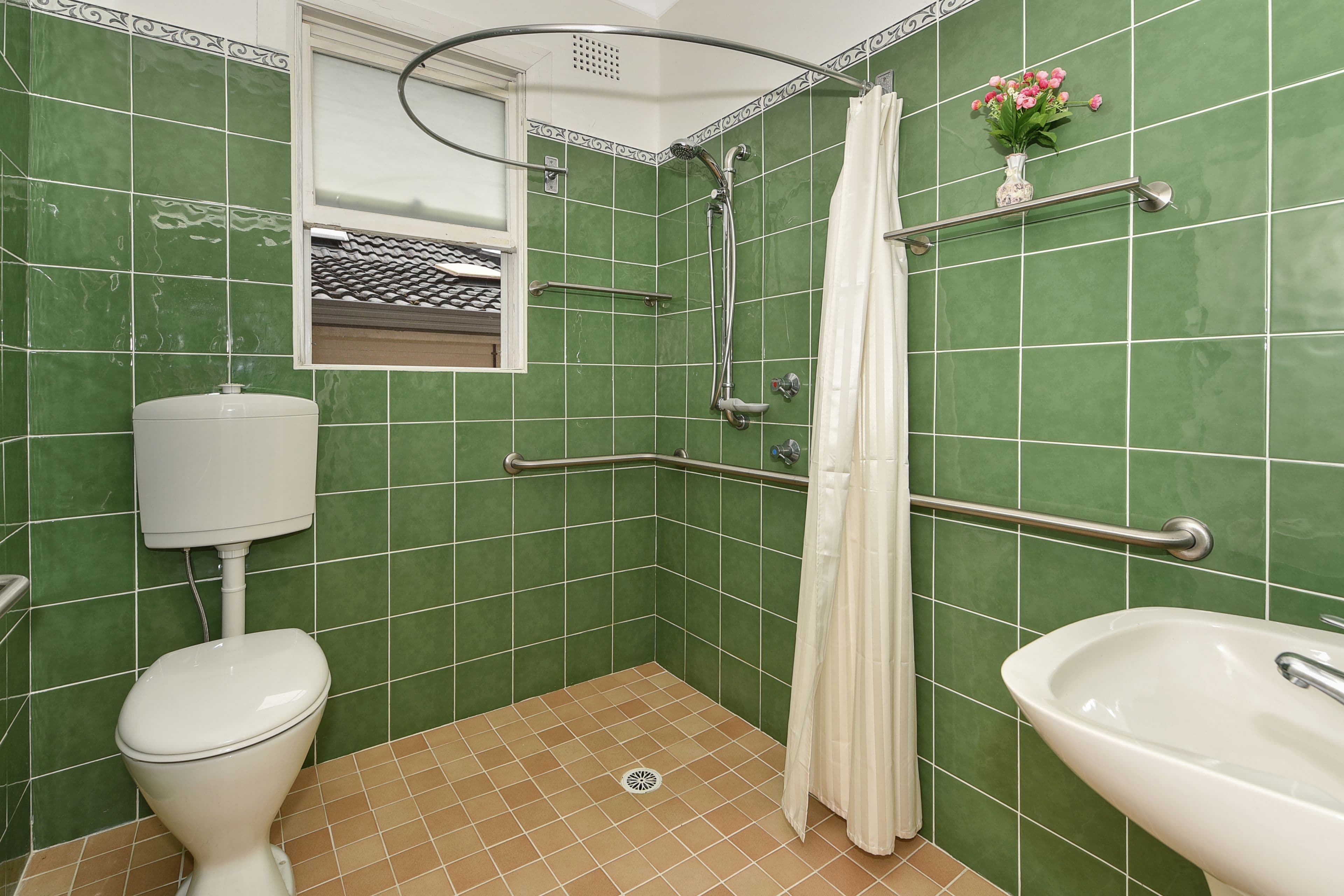 17 Eulalia Avenue, Point Frederick - Thumbnail 6