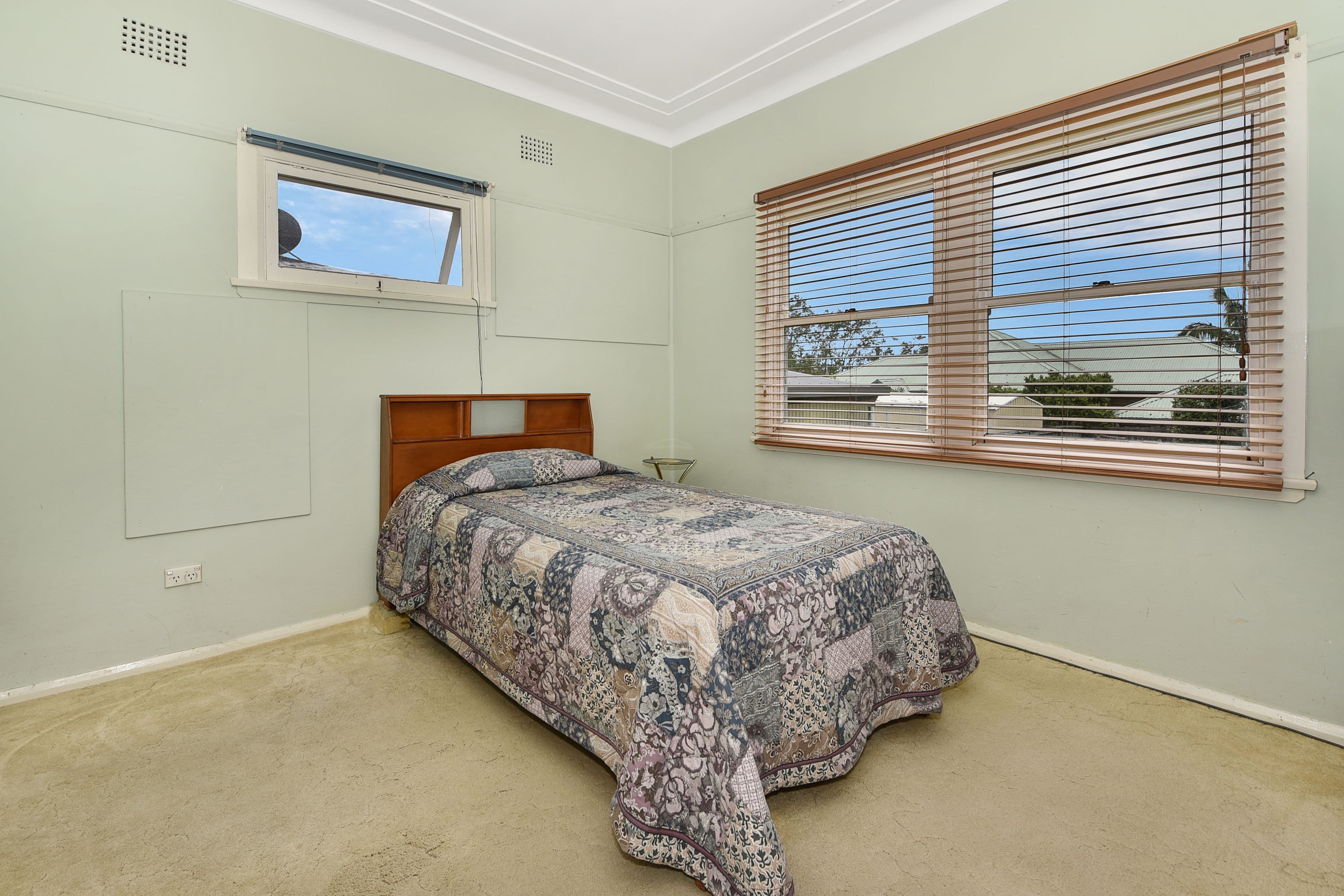 17 Eulalia Avenue, Point Frederick - Thumbnail 8