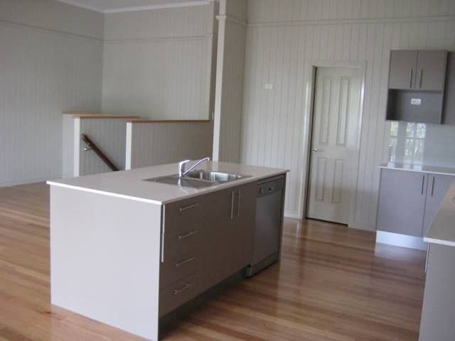 24  Connors  Street, GRACEVILLE QLD 4075, Graceville - Thumbnail 3