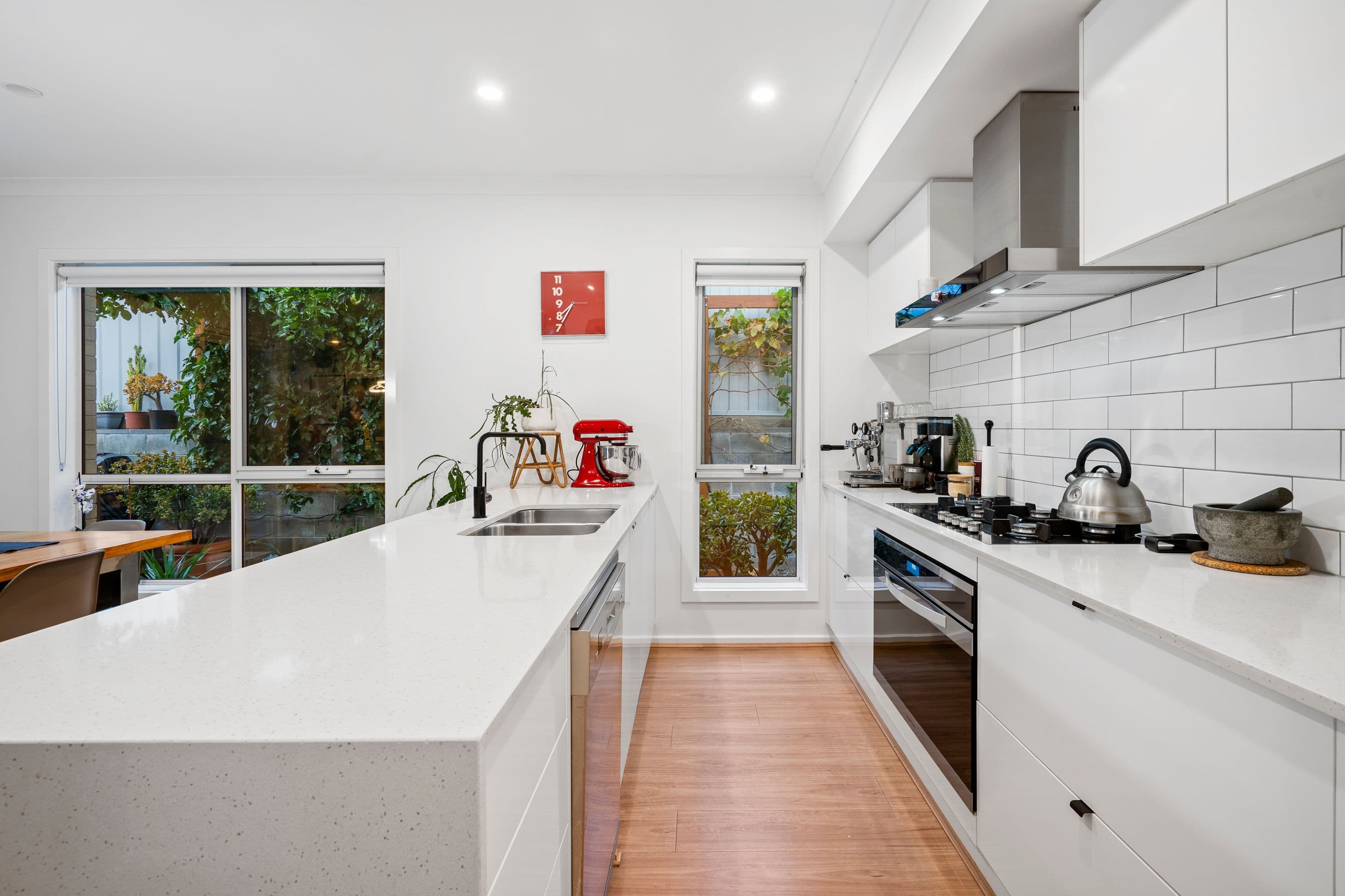 16 Witchazel Drive, South Morang VIC 3752, South Morang - Thumbnail 2