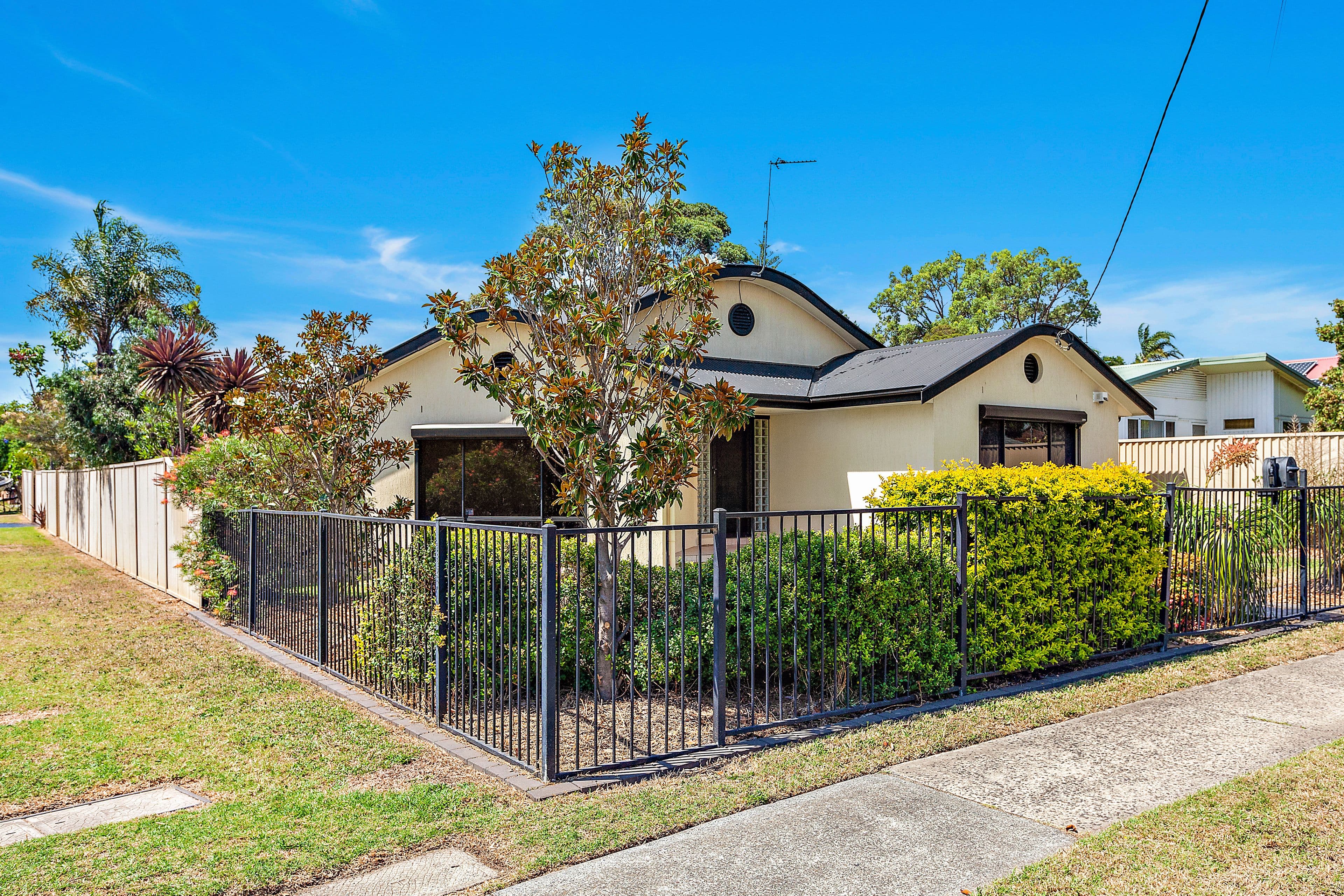 102 Central Avenue, Oak Flats - Thumbnail 2