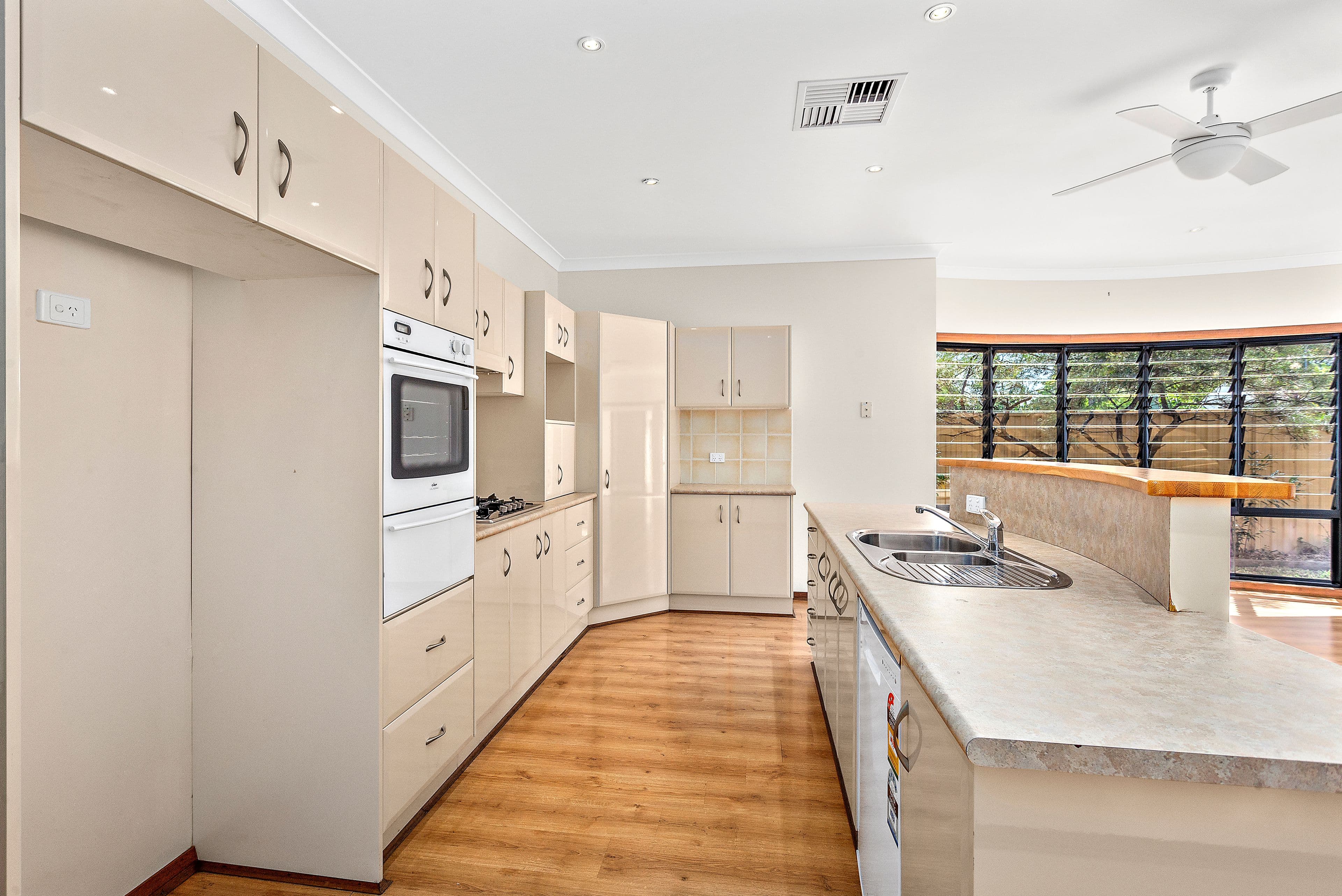 102 Central Avenue, Oak Flats - Thumbnail 3