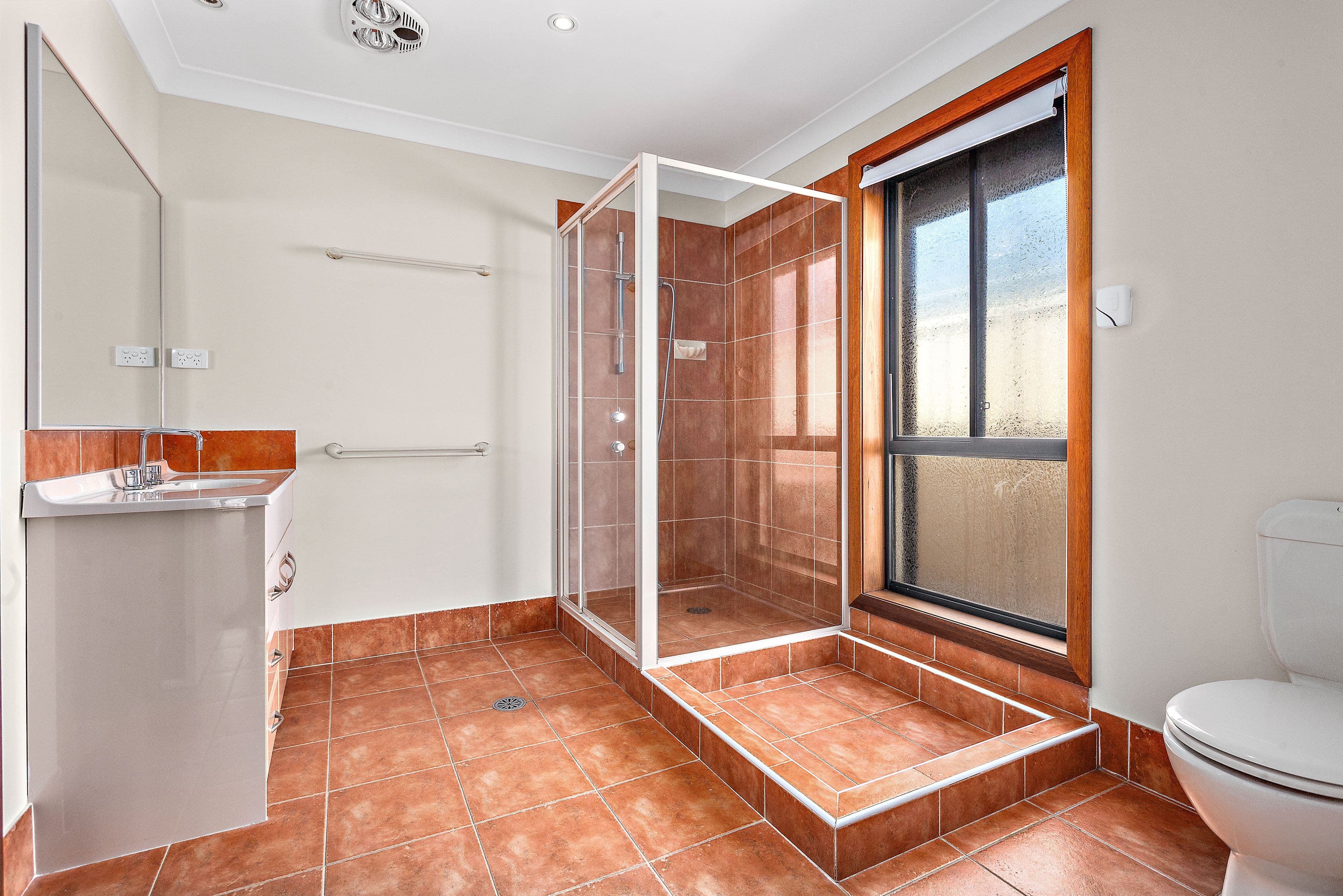 102 Central Avenue, Oak Flats - Thumbnail 6