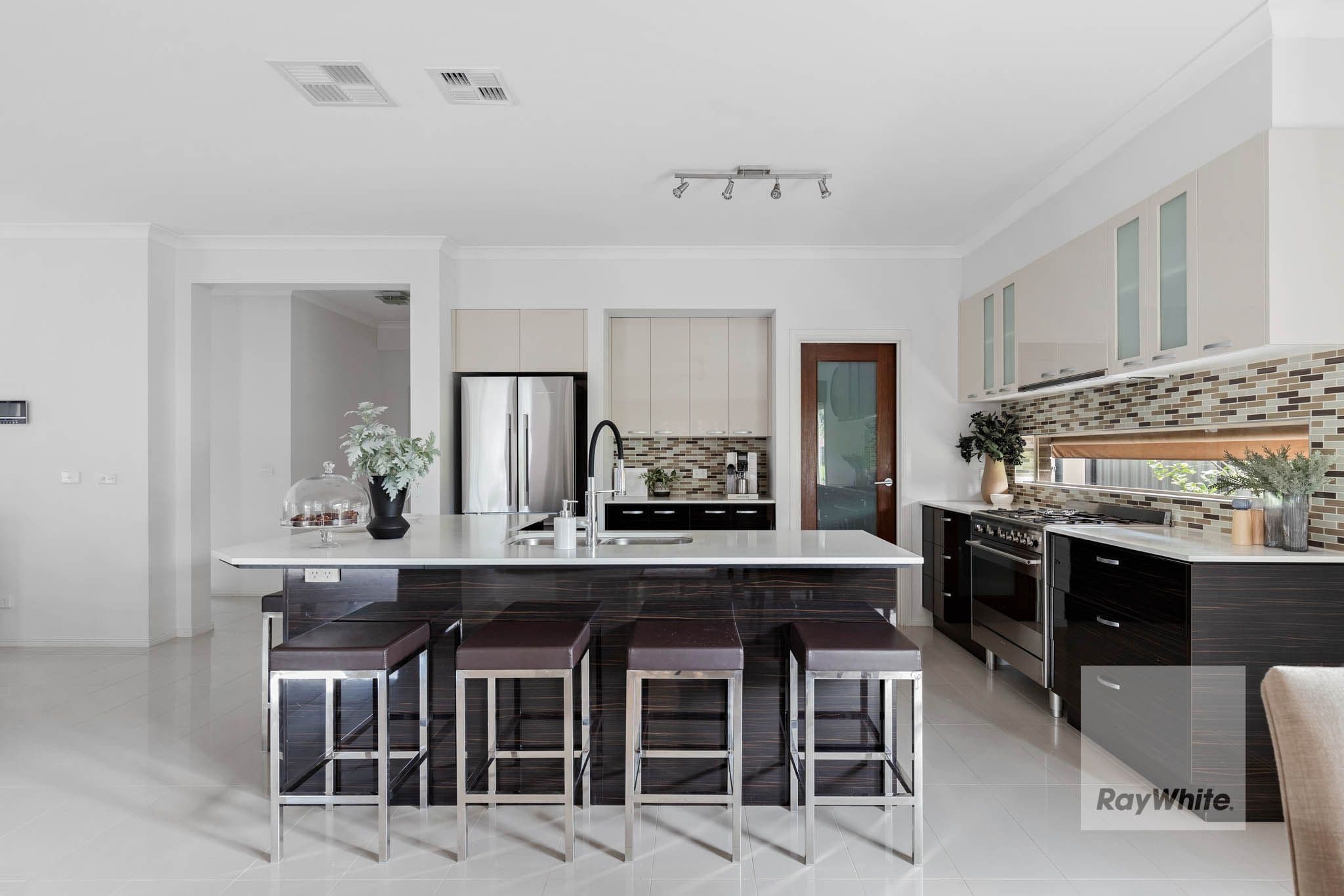 112 Windsor Boulevard, DERRIMUT VIC 3026, Derrimut - Thumbnail 4