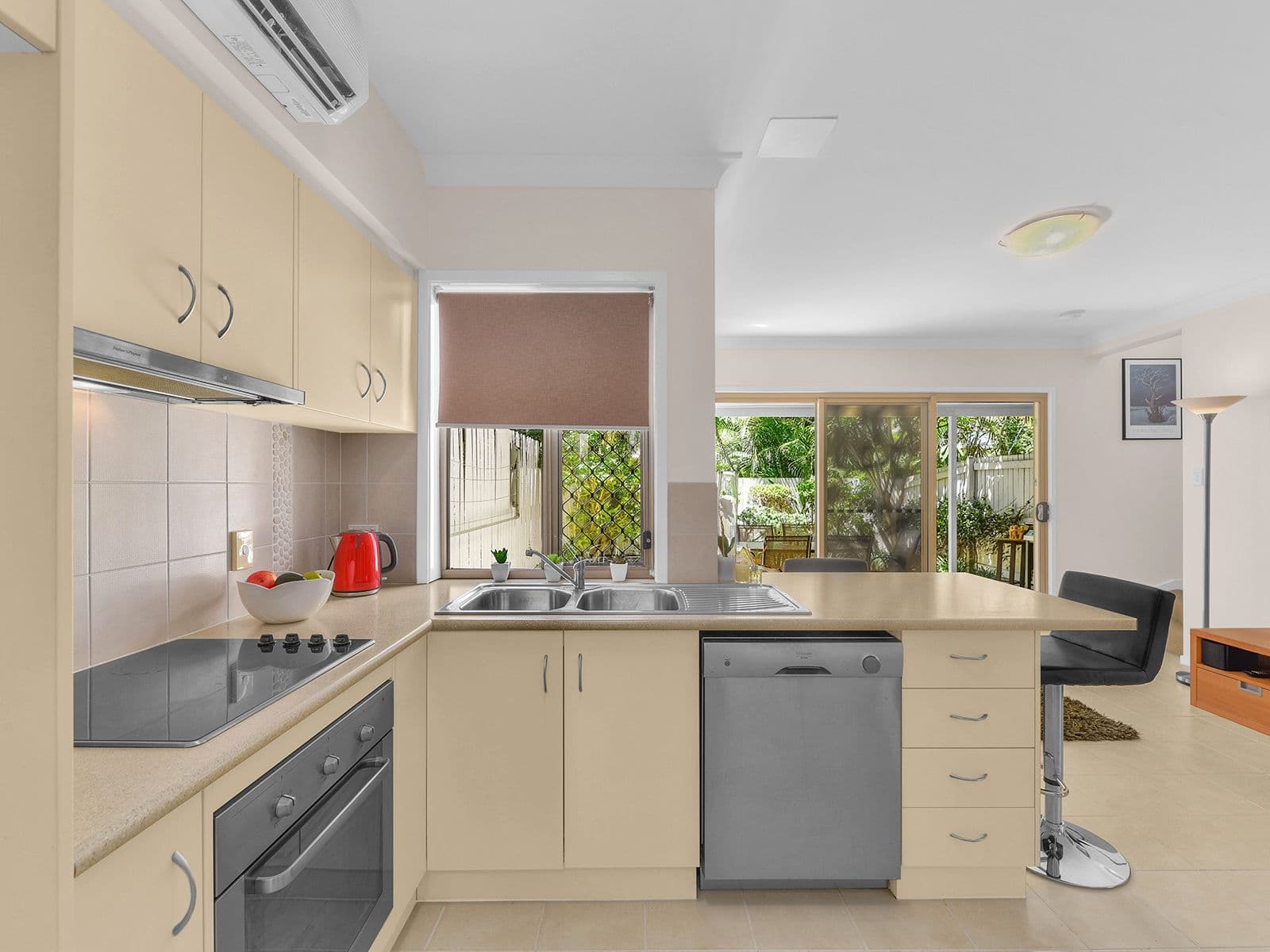572 Sherwood Road, Sherwood QLD 4075, Sherwood - Thumbnail 2
