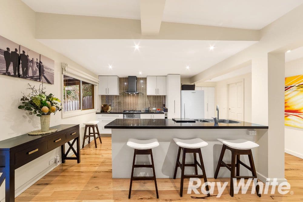 7 Marilyn Court, Watsonia VIC 3087, Watsonia - Thumbnail 2