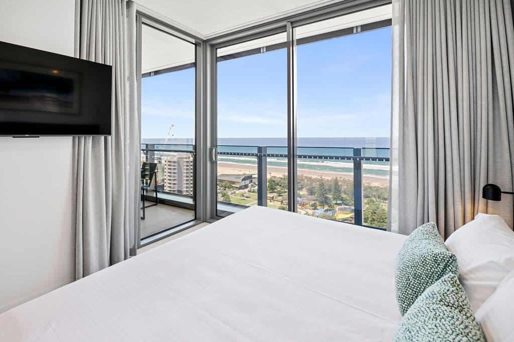 12 Philip Avenue, Broadbeach QLD 4218, Broadbeach - Thumbnail 2