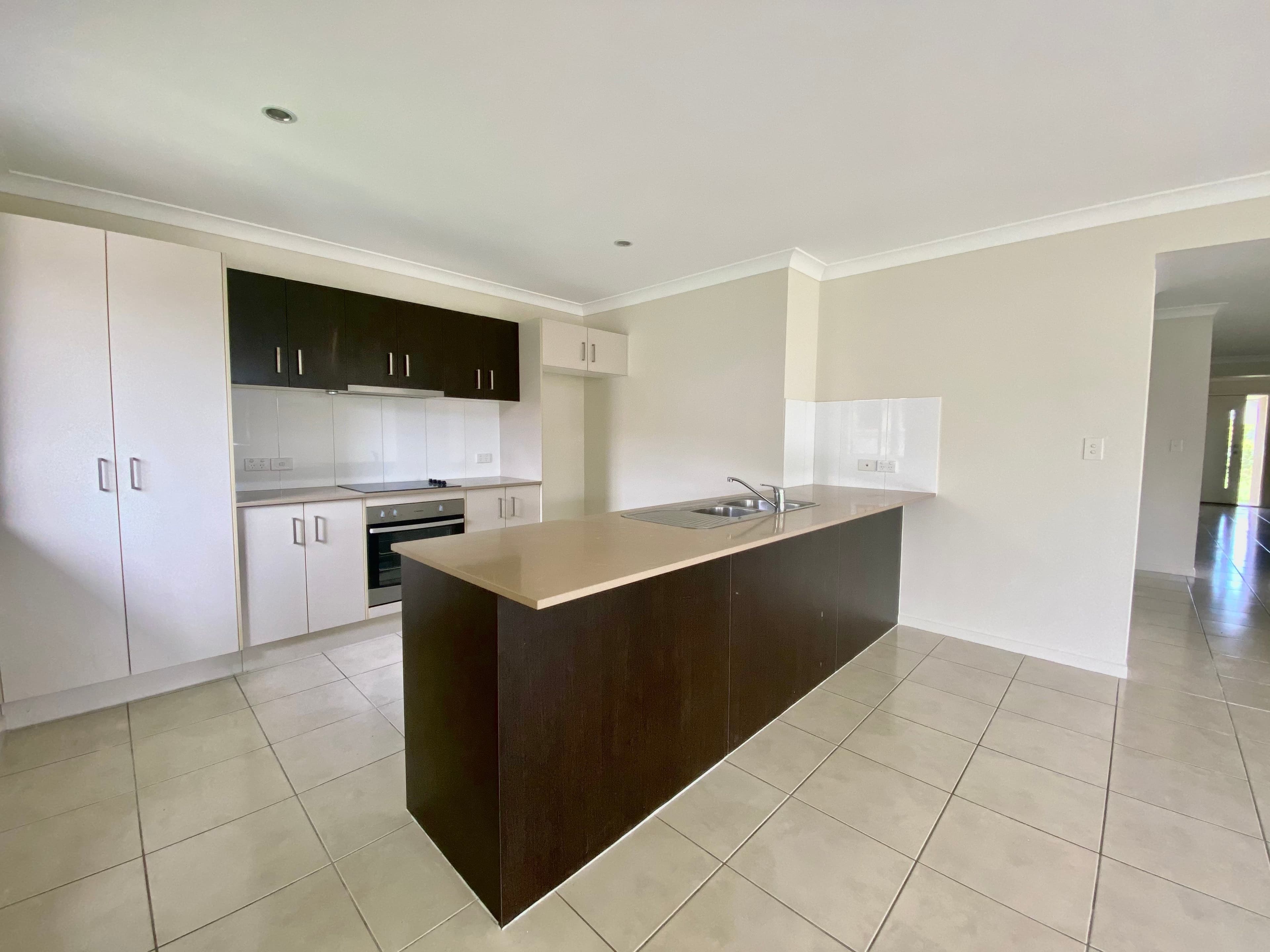 7 Zanow Street, North Booval QLD 4304, North Booval - Thumbnail 2