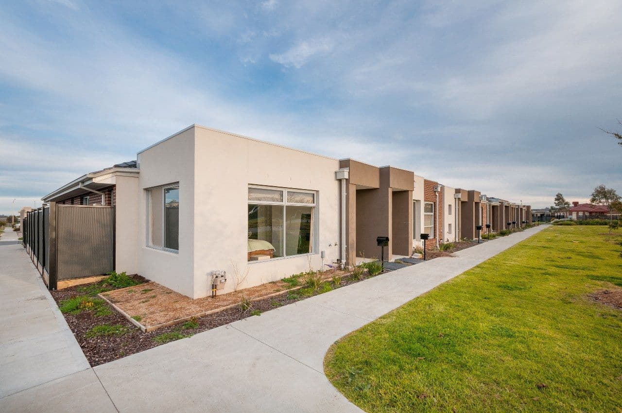 21 Hadley Lane, CRAIGIEBURN VIC 3064, Craigieburn - Thumbnail 2