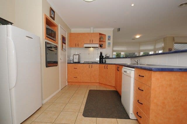 9 Diamond Drive, WERRIBEE VIC 3030, Werribee - Thumbnail 2