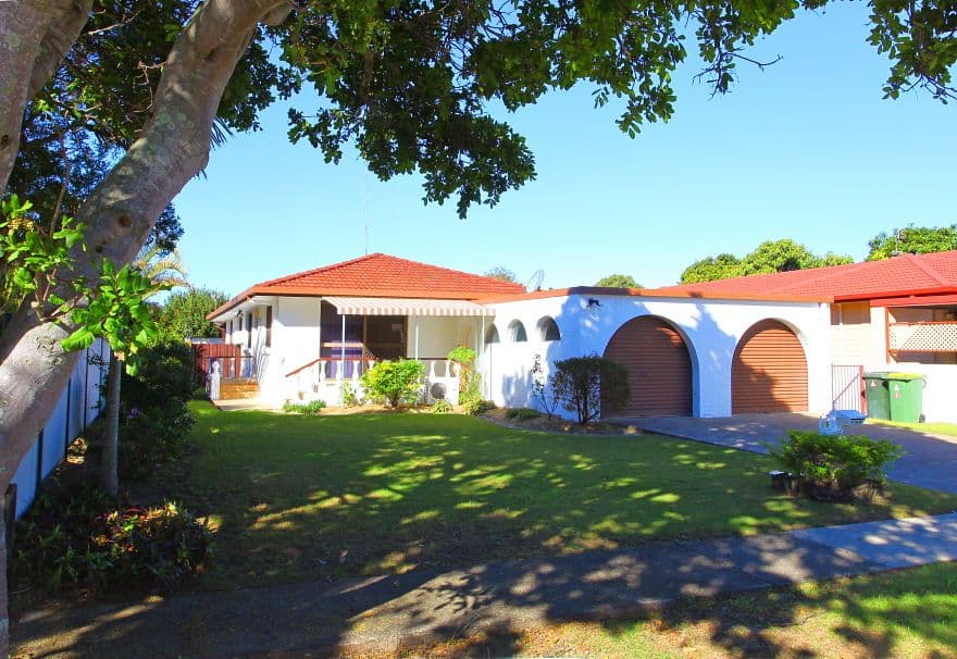 15 Peter Parade, MERMAID WATERS QLD 4218, Mermaid Waters - Thumbnail 2