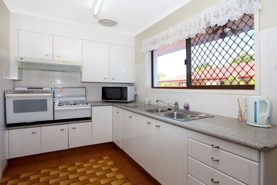 15 Peter Parade, MERMAID WATERS QLD 4218, Mermaid Waters - Thumbnail 3