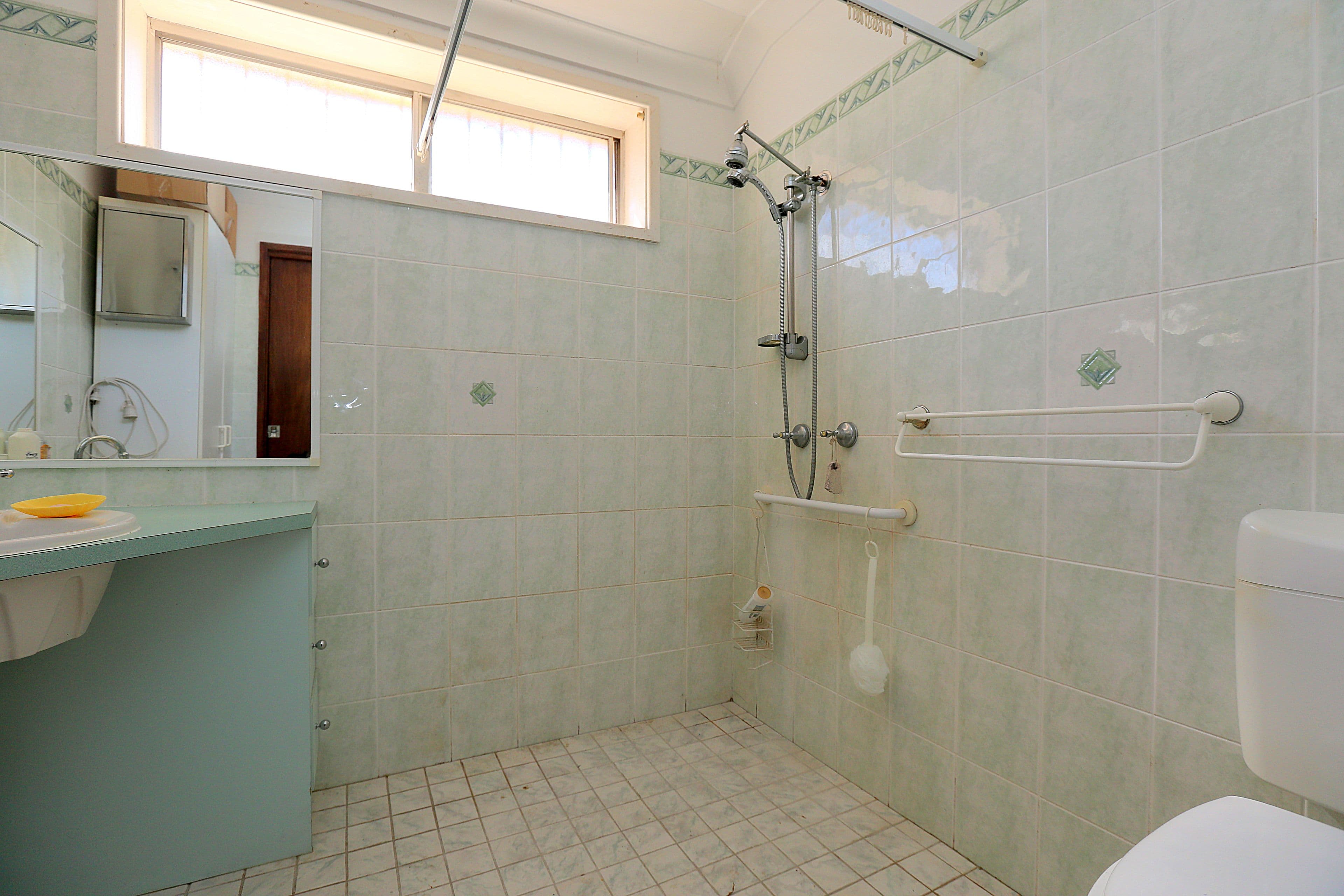 72 Wendy Avenue, Georges Hall - Thumbnail 5