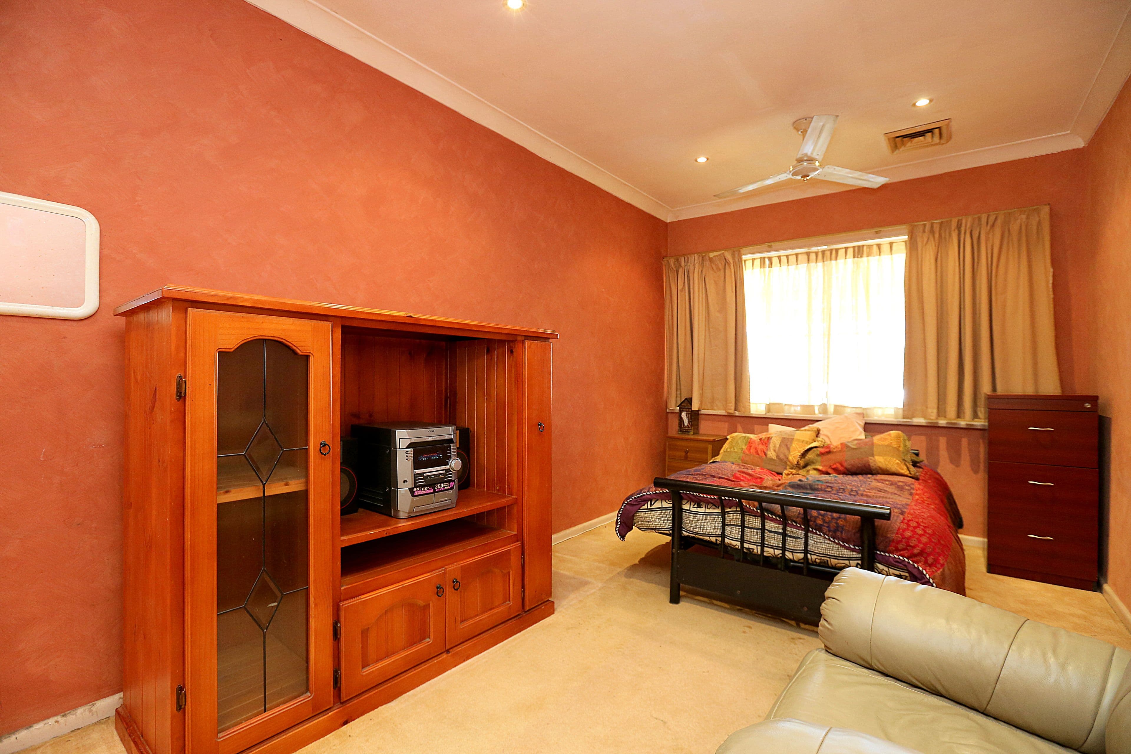72 Wendy Avenue, Georges Hall - Thumbnail 6