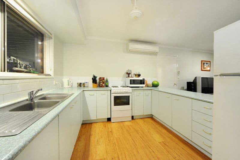 12 Esk Terrace, CANNONVALE QLD 4802, Cannonvale - Thumbnail 4