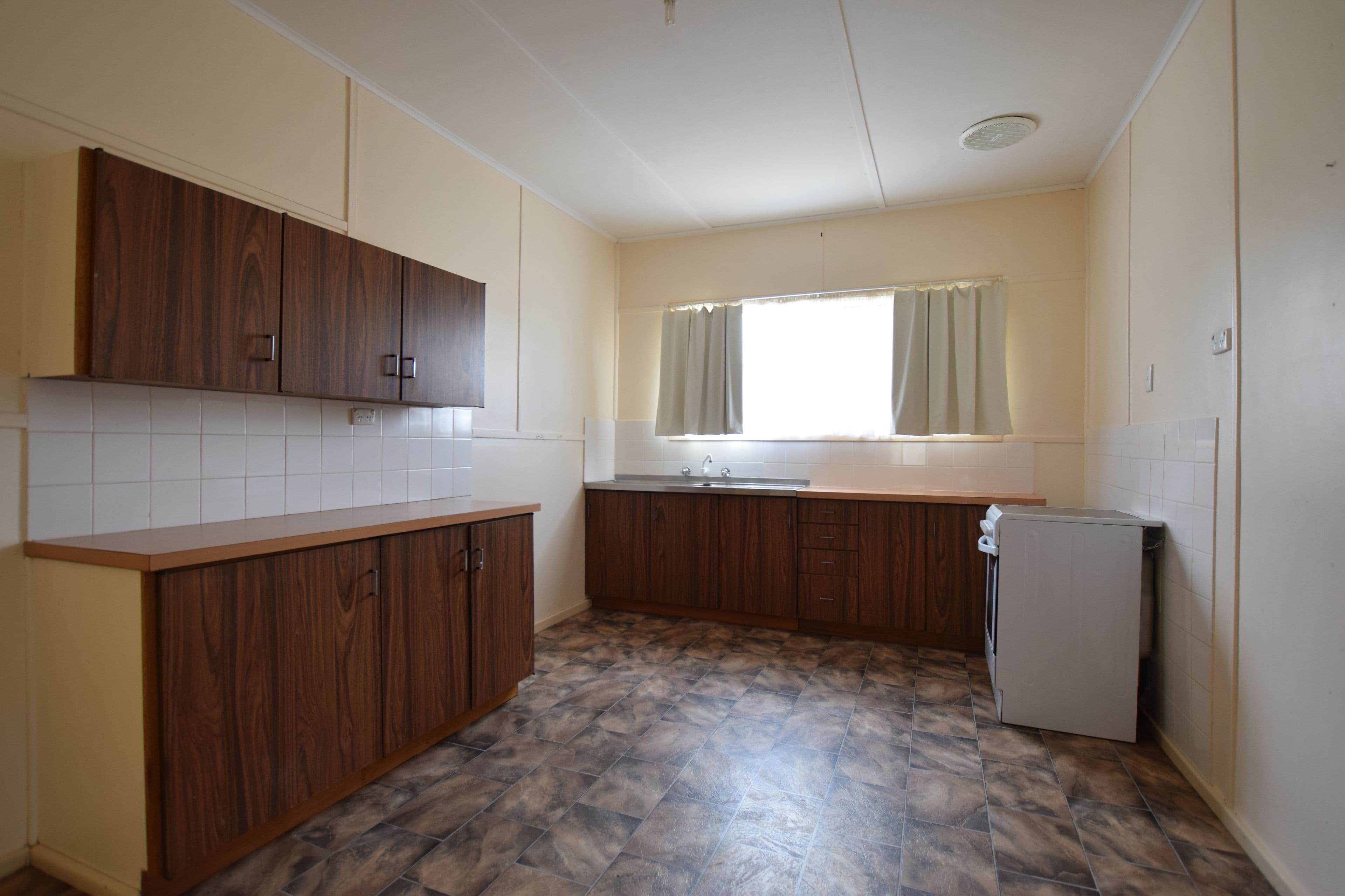 16 West Terrace, Quorn SA 5433, Quorn - Thumbnail 3