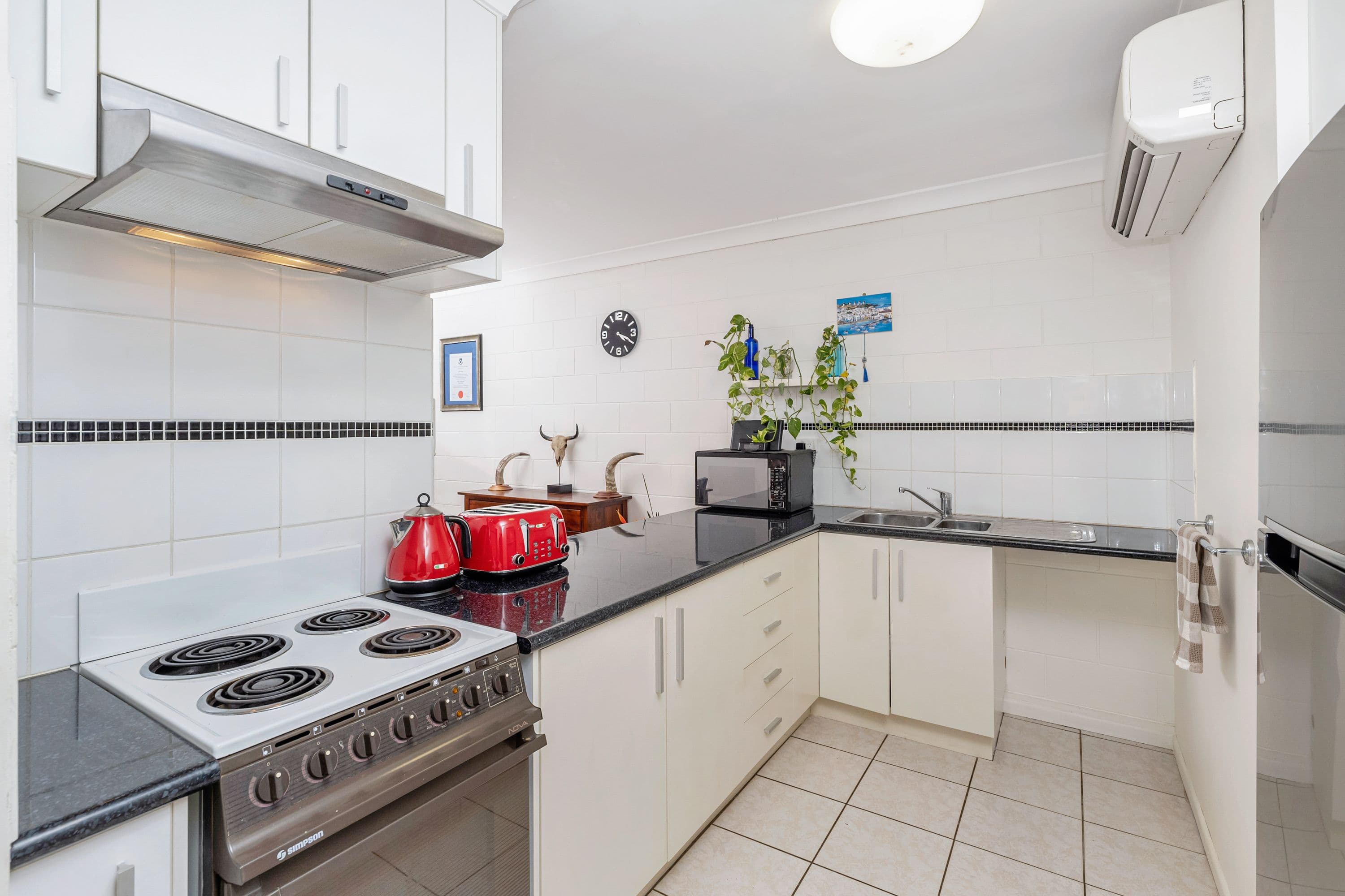 29 Ackers Street, Hermit Park QLD 4812, Hermit Park - Thumbnail 2