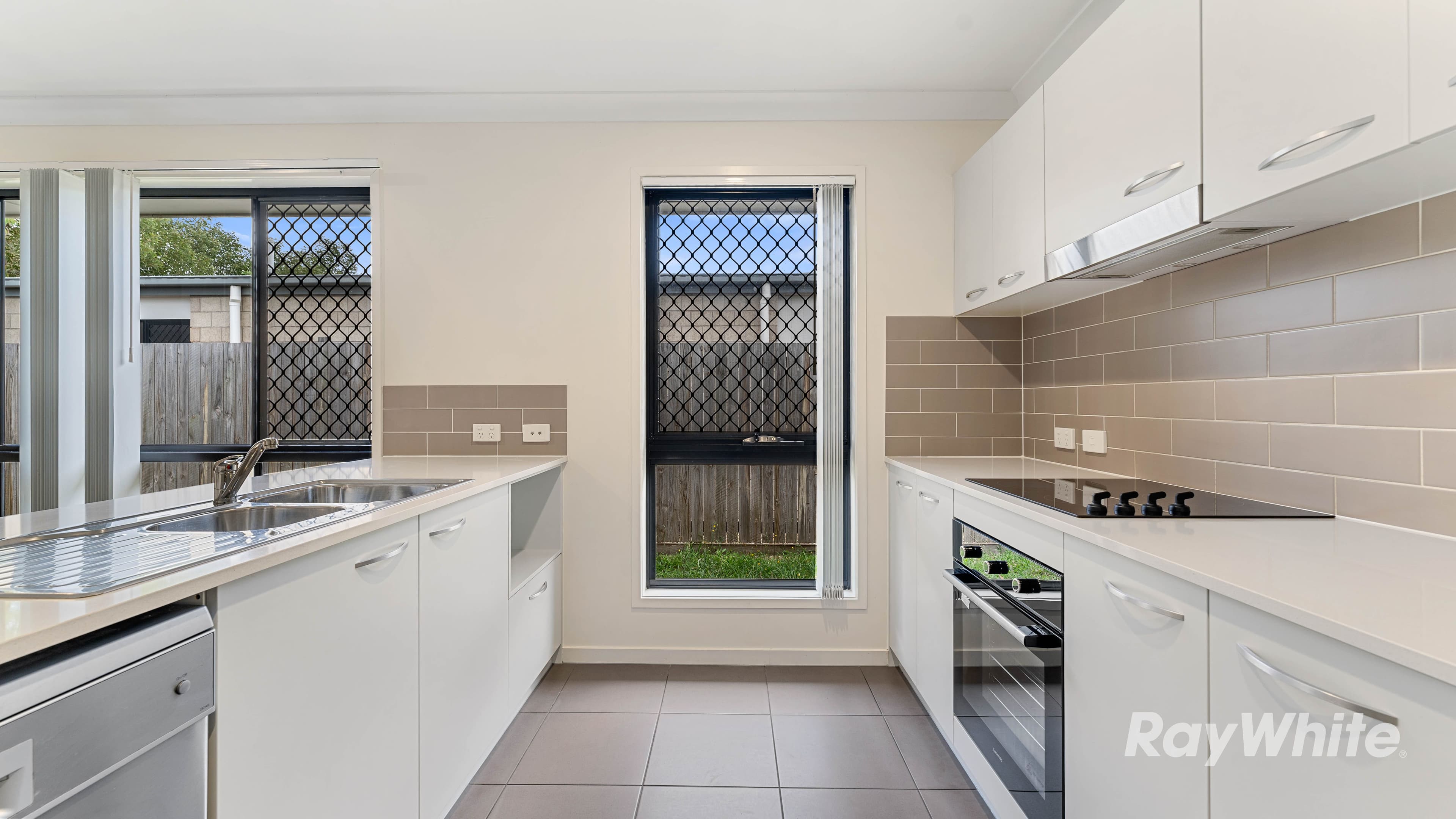 14 Frederick Place, Park Ridge QLD 4125, Park Ridge - Thumbnail 3