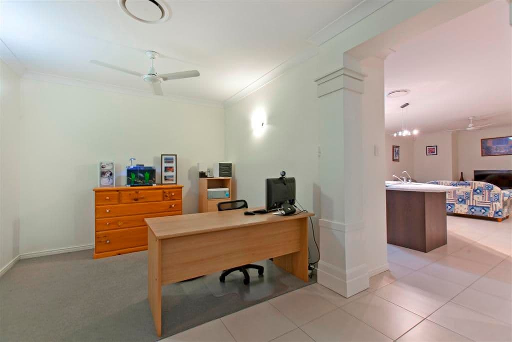 9 Red Gum Crescent, WAKERLEY QLD 4154, Wakerley - Thumbnail 4