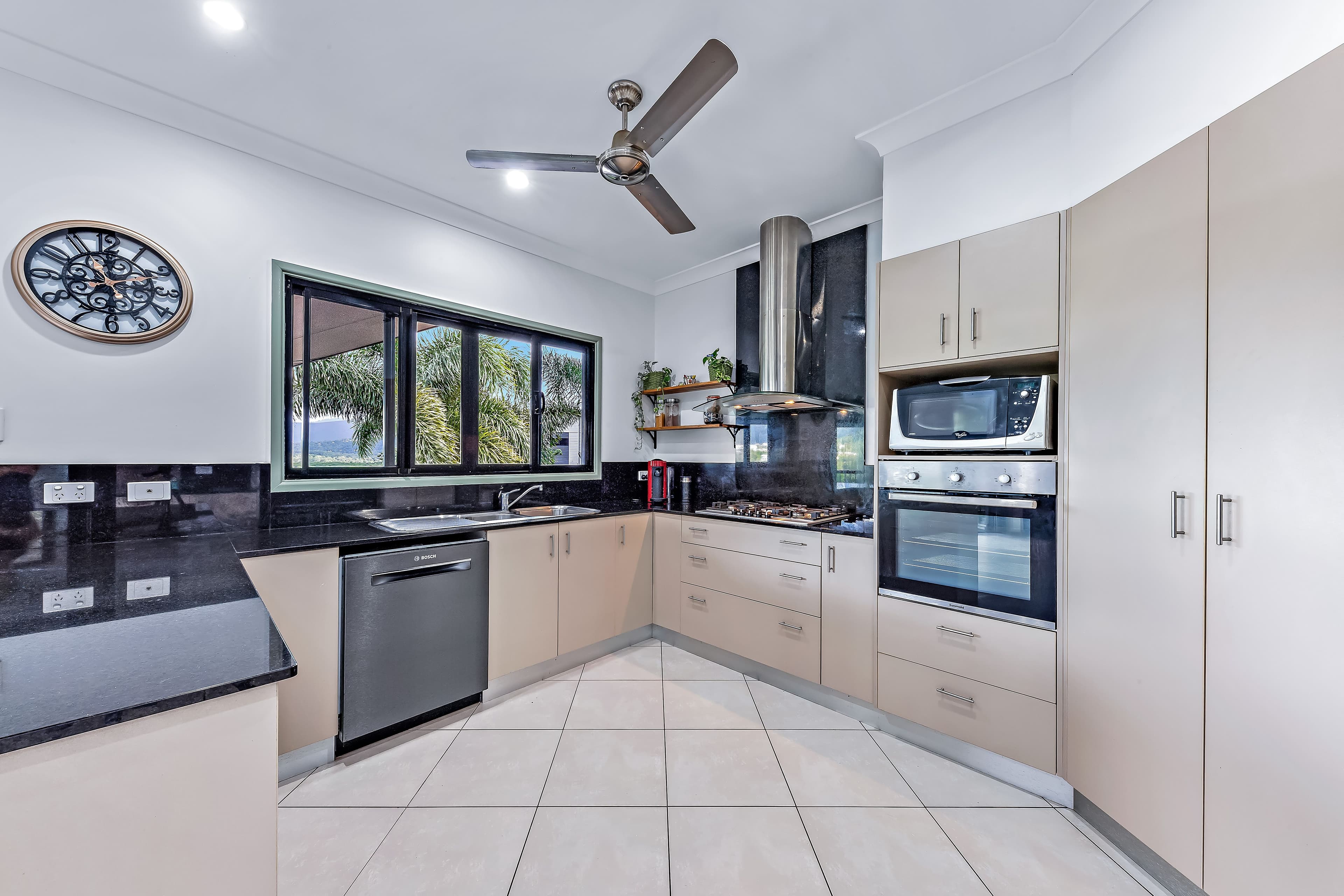 25 Beth Court, Cannonvale QLD 4802, Cannonvale - Thumbnail 5