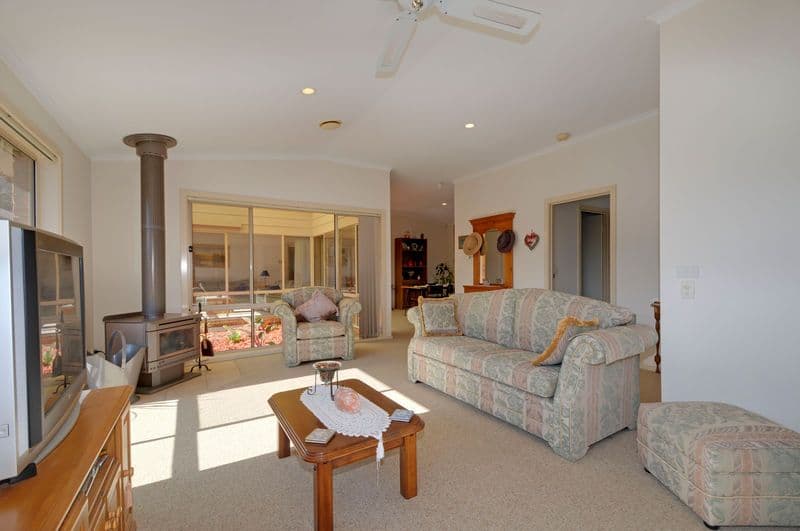 8 Emerald Court, TRARALGON VIC 3844, Traralgon - Image 1