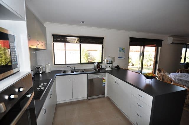 2 Shekkleton Road, BANNOCKBURN VIC 3331, Bannockburn - Thumbnail 5