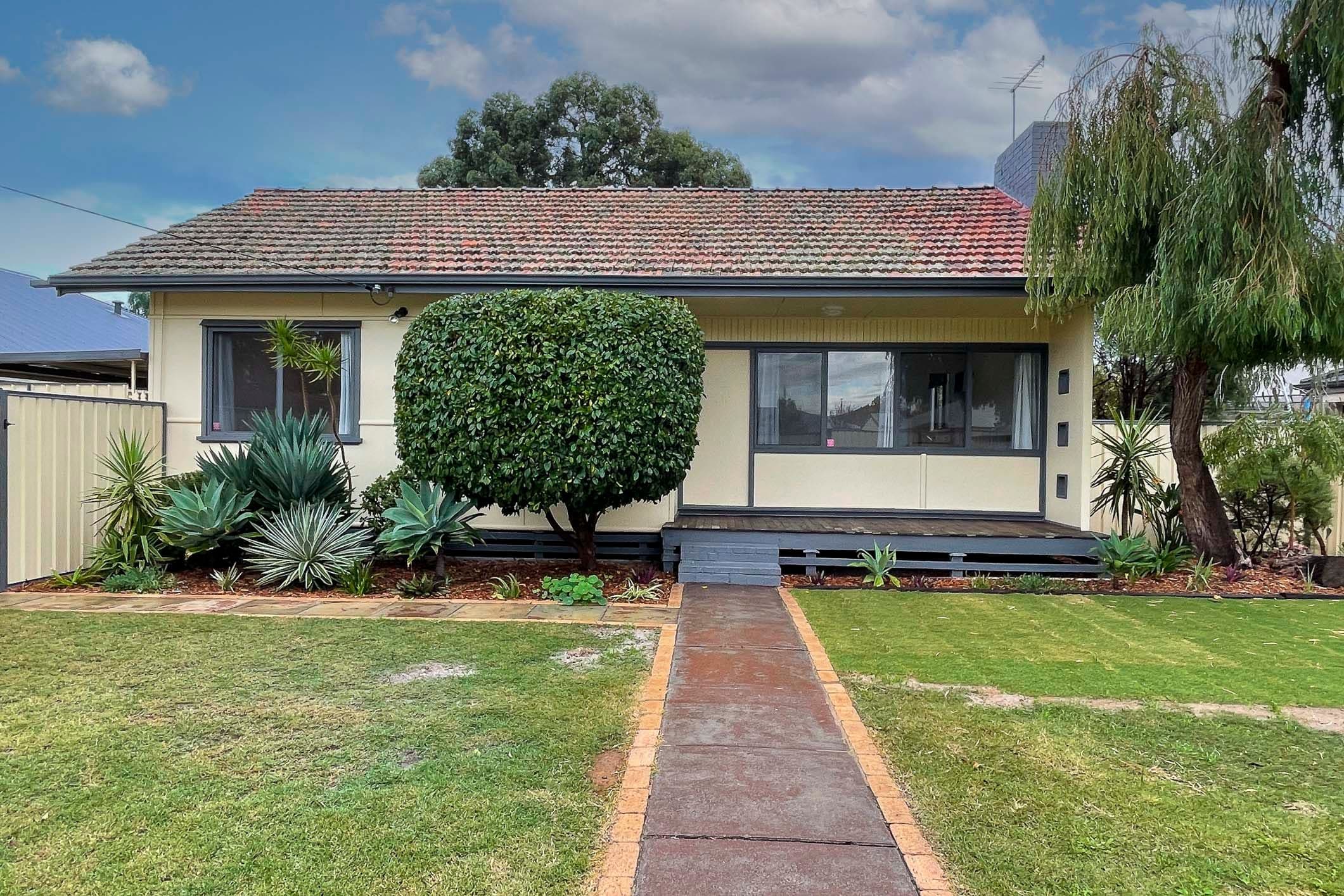 33 Finnan Street, Cloverdale WA 6105, Cloverdale - Image 1