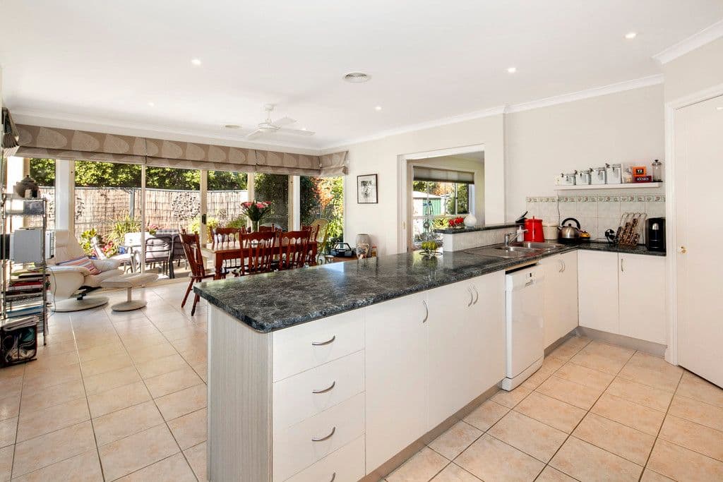 17 Faversham Avenue, Lake Gardens VIC 3355, Lake Gardens - Thumbnail 4