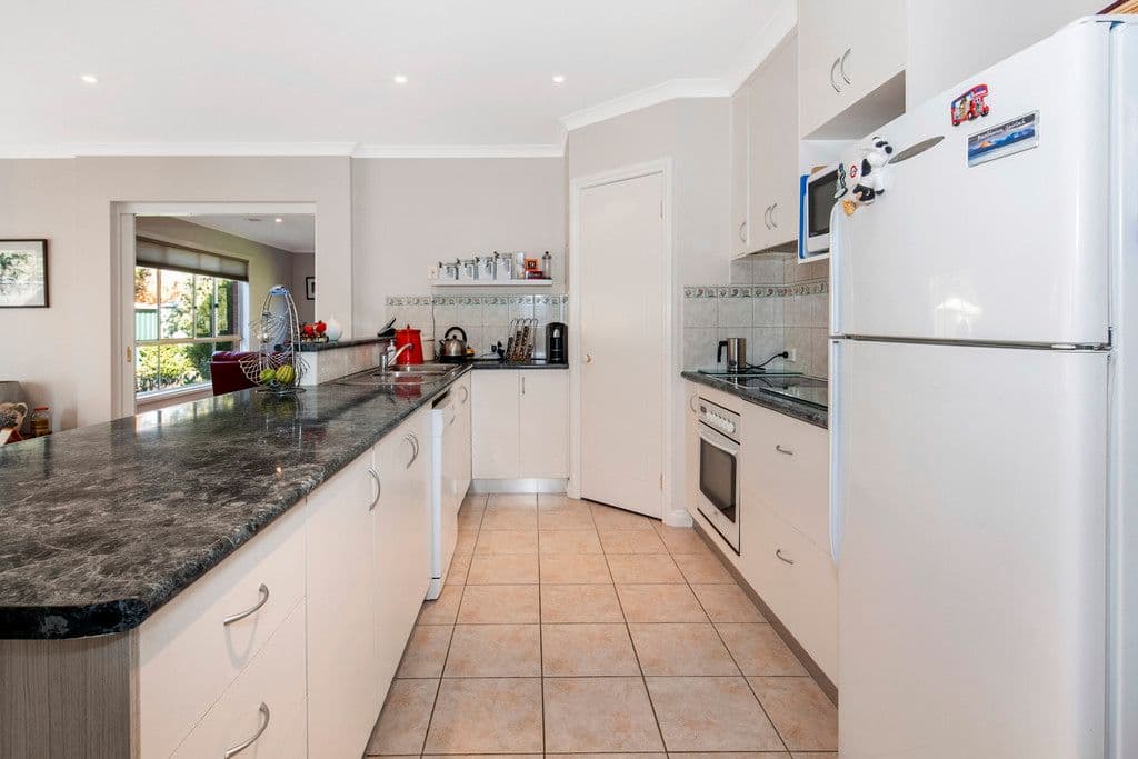 17 Faversham Avenue, Lake Gardens VIC 3355, Lake Gardens - Thumbnail 5