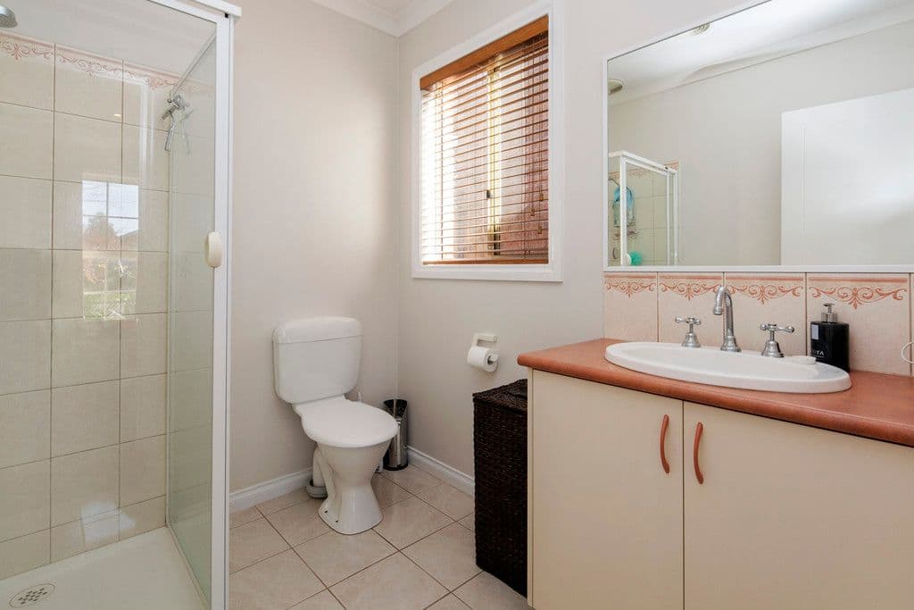 17 Faversham Avenue, Lake Gardens VIC 3355, Lake Gardens - Thumbnail 8