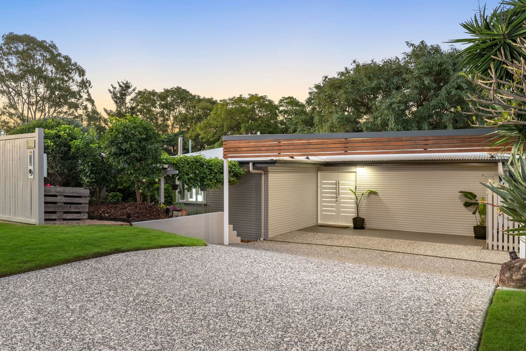11 Oatland Crescent, Holland Park West QLD 4121, Holland Park West - Thumbnail 3
