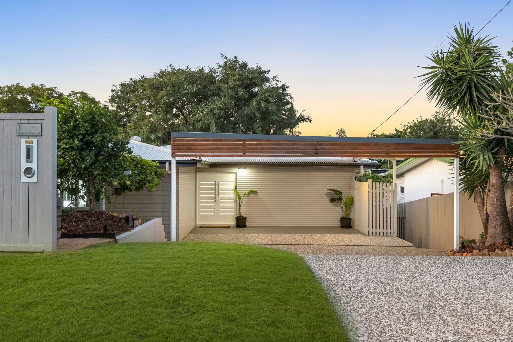 11 Oatland Crescent, Holland Park West QLD 4121, Holland Park West - Thumbnail 4