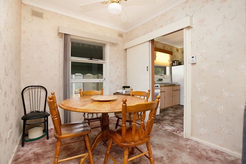 151 Mountain View Road, Briar Hill, Briar Hill - Thumbnail 3
