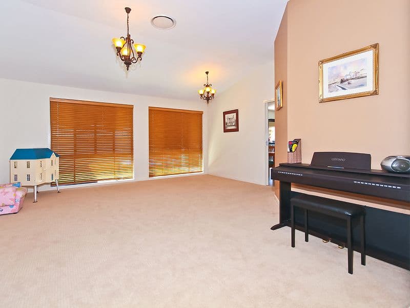 24 Senden Crescent, MANLY WEST QLD 4179, Manly West - Thumbnail 2