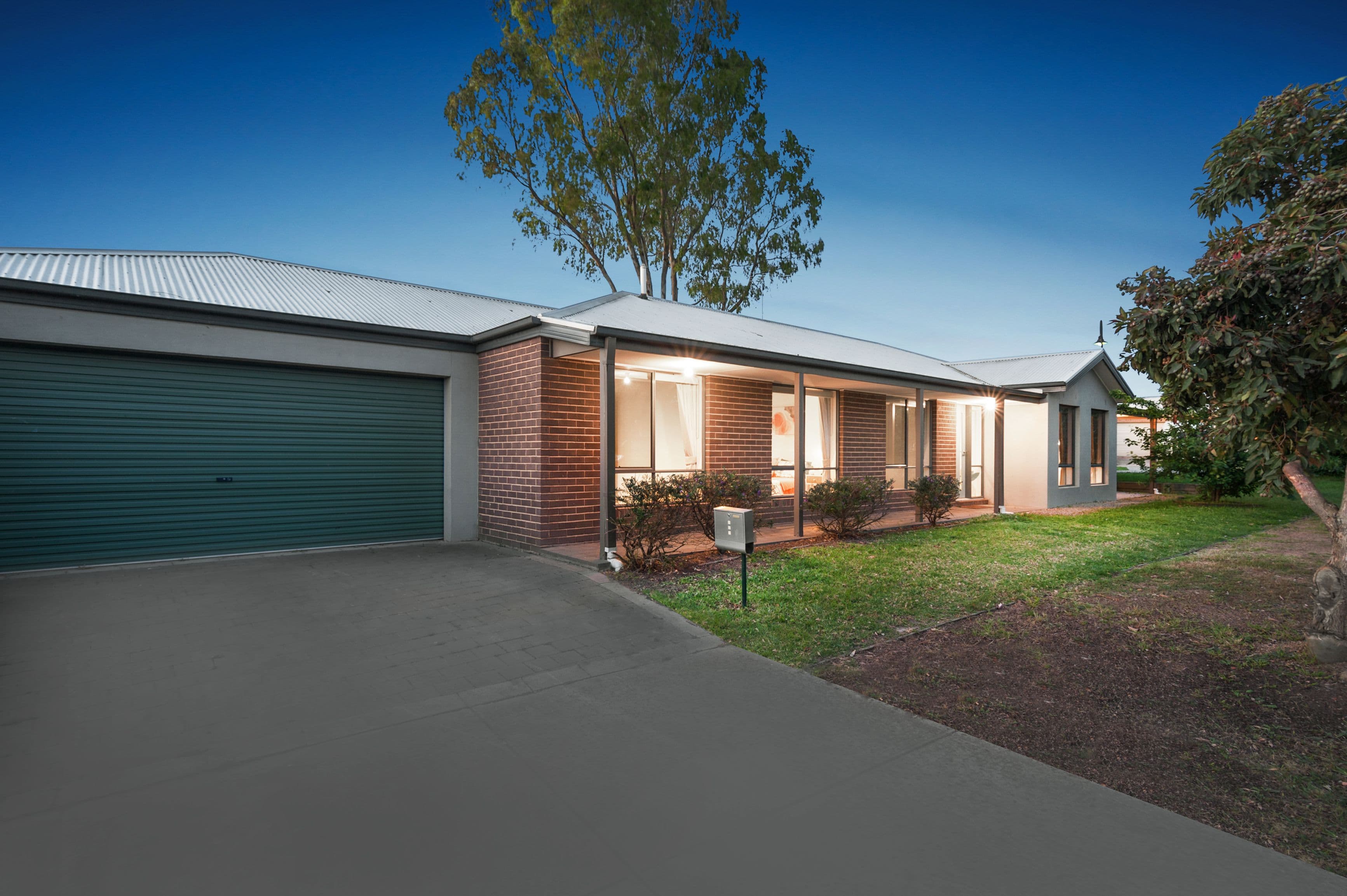 1 Almond Grove, Pakenham VIC 3810, Pakenham - Thumbnail 2