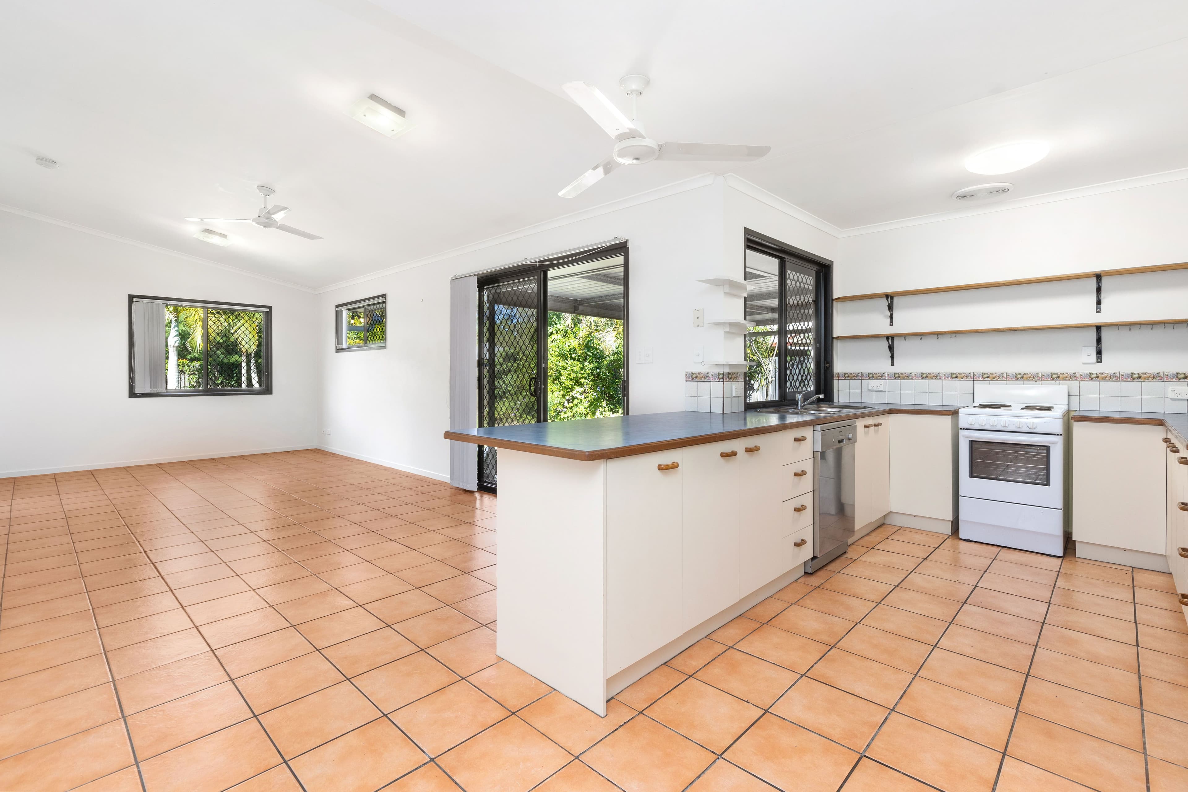 14 Aqualine Drive, Point Vernon QLD 4655, Point Vernon - Thumbnail 3