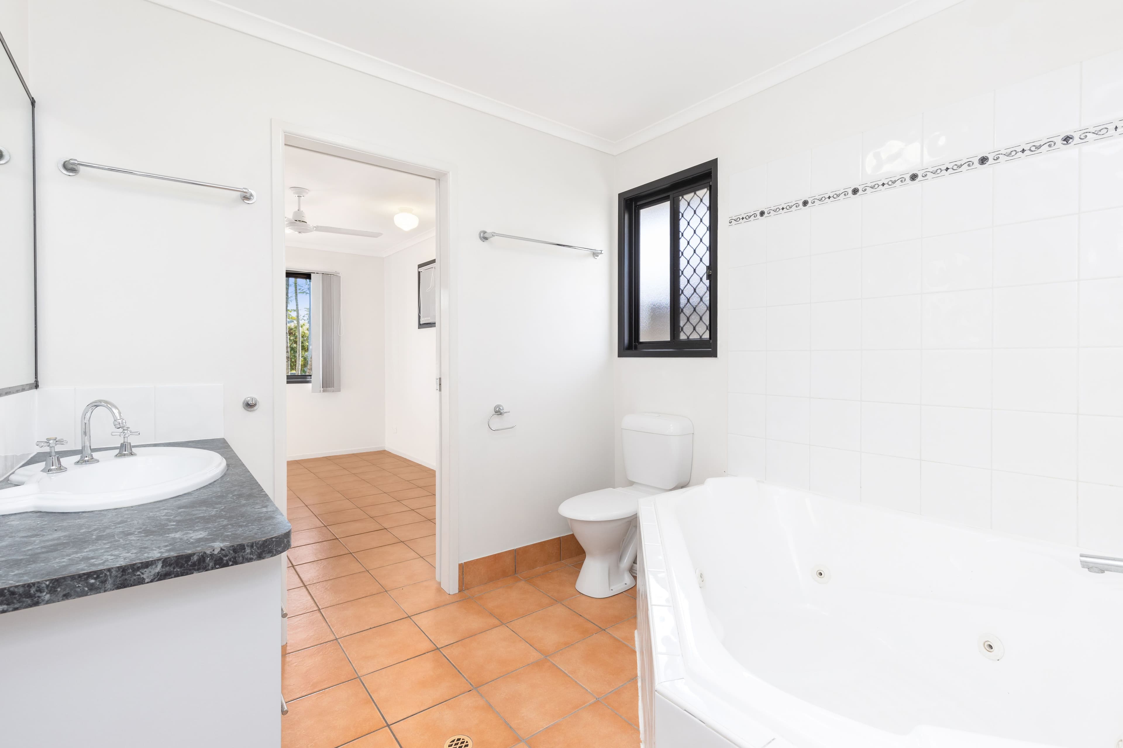 14 Aqualine Drive, Point Vernon QLD 4655, Point Vernon - Thumbnail 5