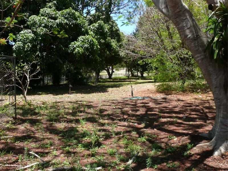 19 Truro Street, TORQUAY QLD 4655, Torquay - Thumbnail 2