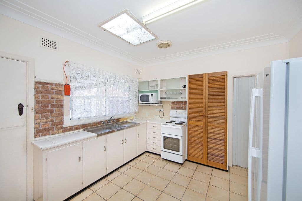 1 Fairview Avenue, The Entrance - Thumbnail 4