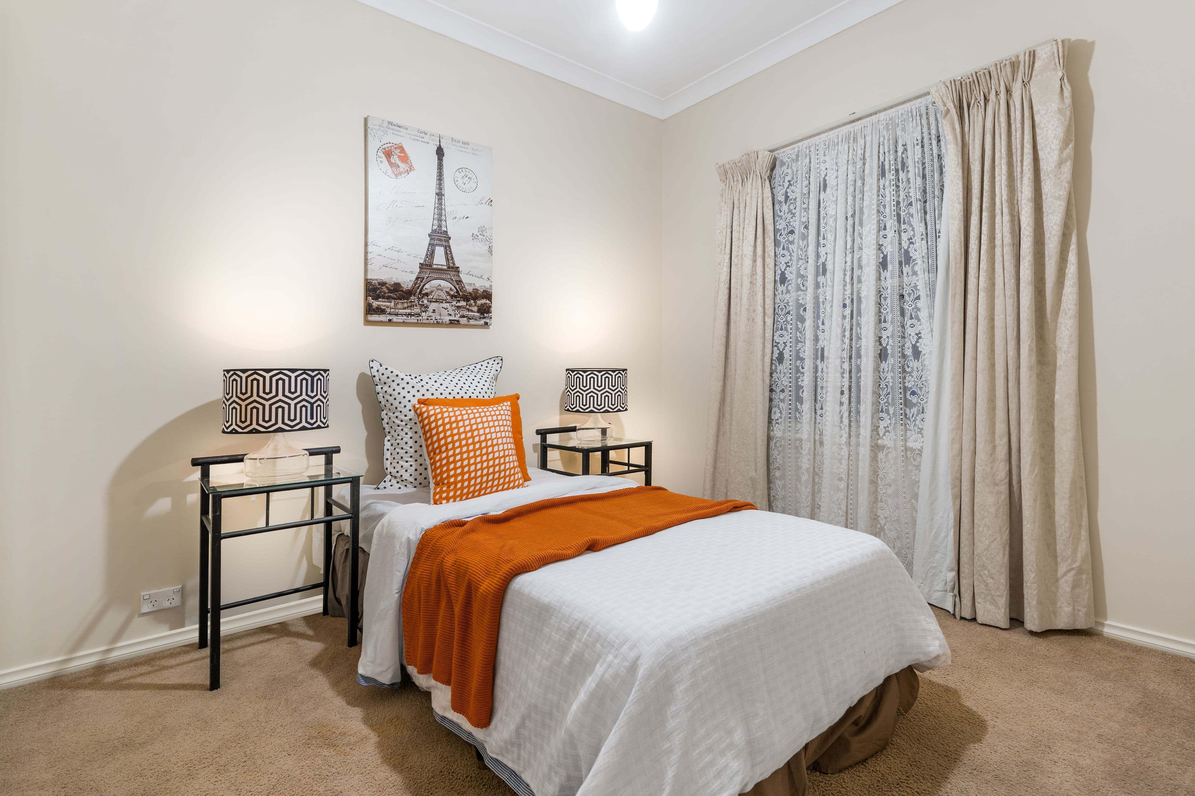 70 Oakview Parade, Caroline Springs VIC 3023, Caroline Springs - Thumbnail 3